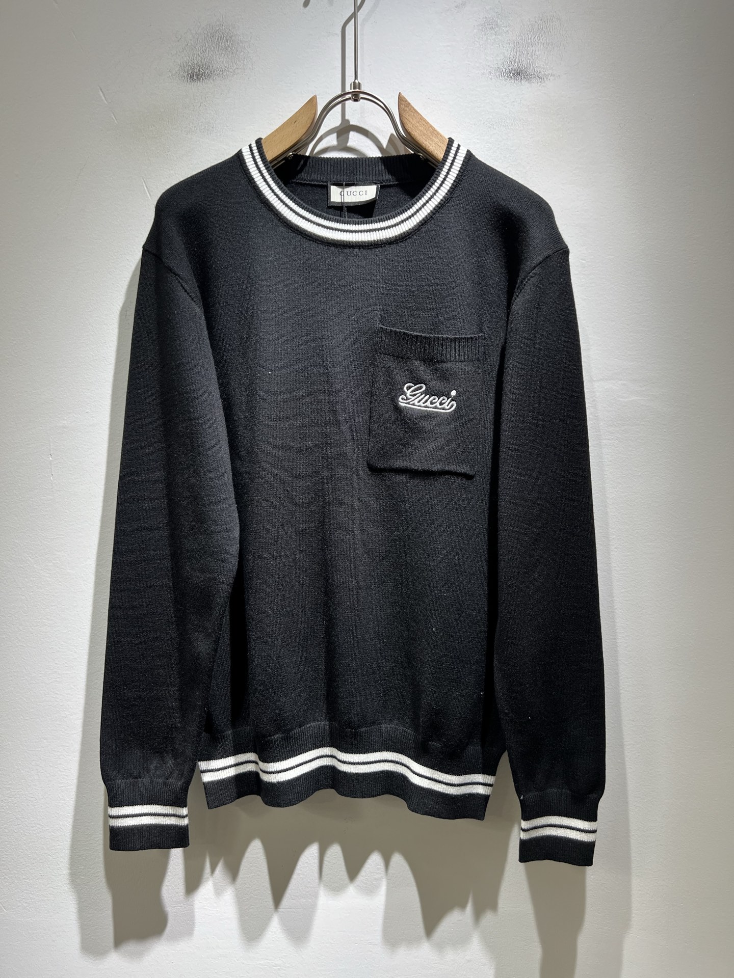 GUC*I 古家 2025秋冬新款男女同款👫 针织羊毛衫，胸前标志logo刺绣设计！贸易公司渠道稀出，同