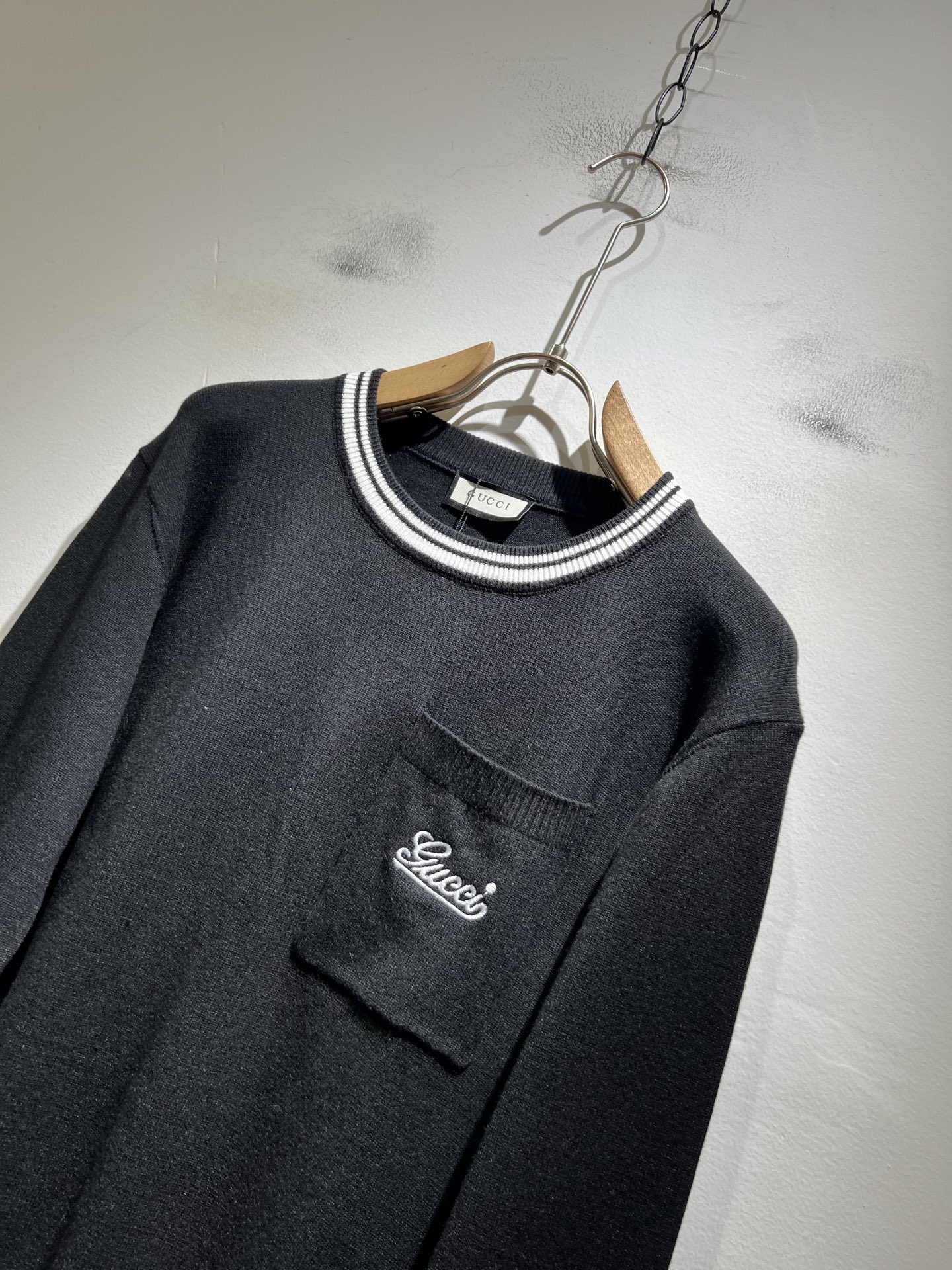 GUC*I 古家 2025秋冬新款男女同款👫 针织羊毛衫，胸前标志logo刺绣设计！贸易公司渠道稀出，同