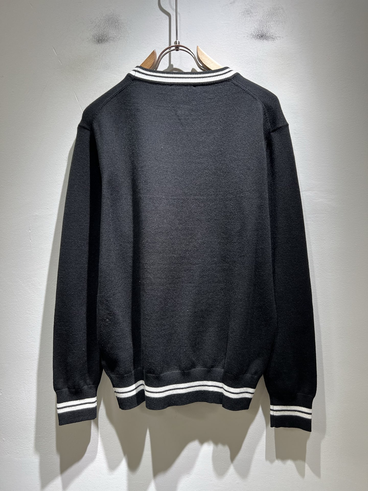 GUC*I 古家 2025秋冬新款男女同款👫 针织羊毛衫，胸前标志logo刺绣设计！贸易公司渠道稀出，同