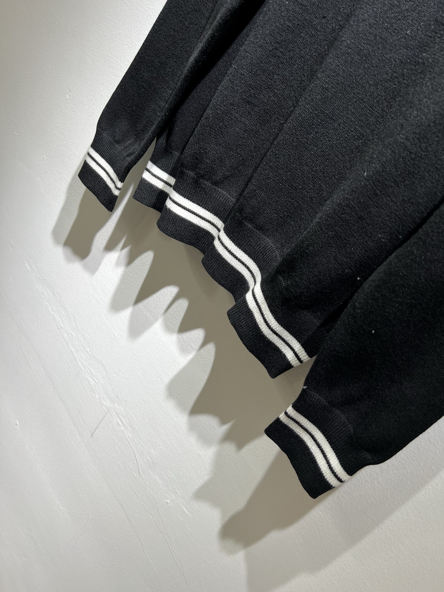 GUC*I 古家 2025秋冬新款男女同款👫 针织羊毛衫，胸前标志logo刺绣设计！贸易公司渠道稀出，同