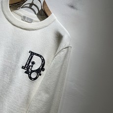 Dio*迪家 2025秋冬新款男女同款👫针织羊毛衫,专柜同步发售!定制专属羊毛🐑面料,从容百搭,档次极高 Dio*迪家 2025秋冬新款男女同款👫针织羊毛衫,专柜同步发售!定制专属羊毛🐑面料,从容百搭,档次极高