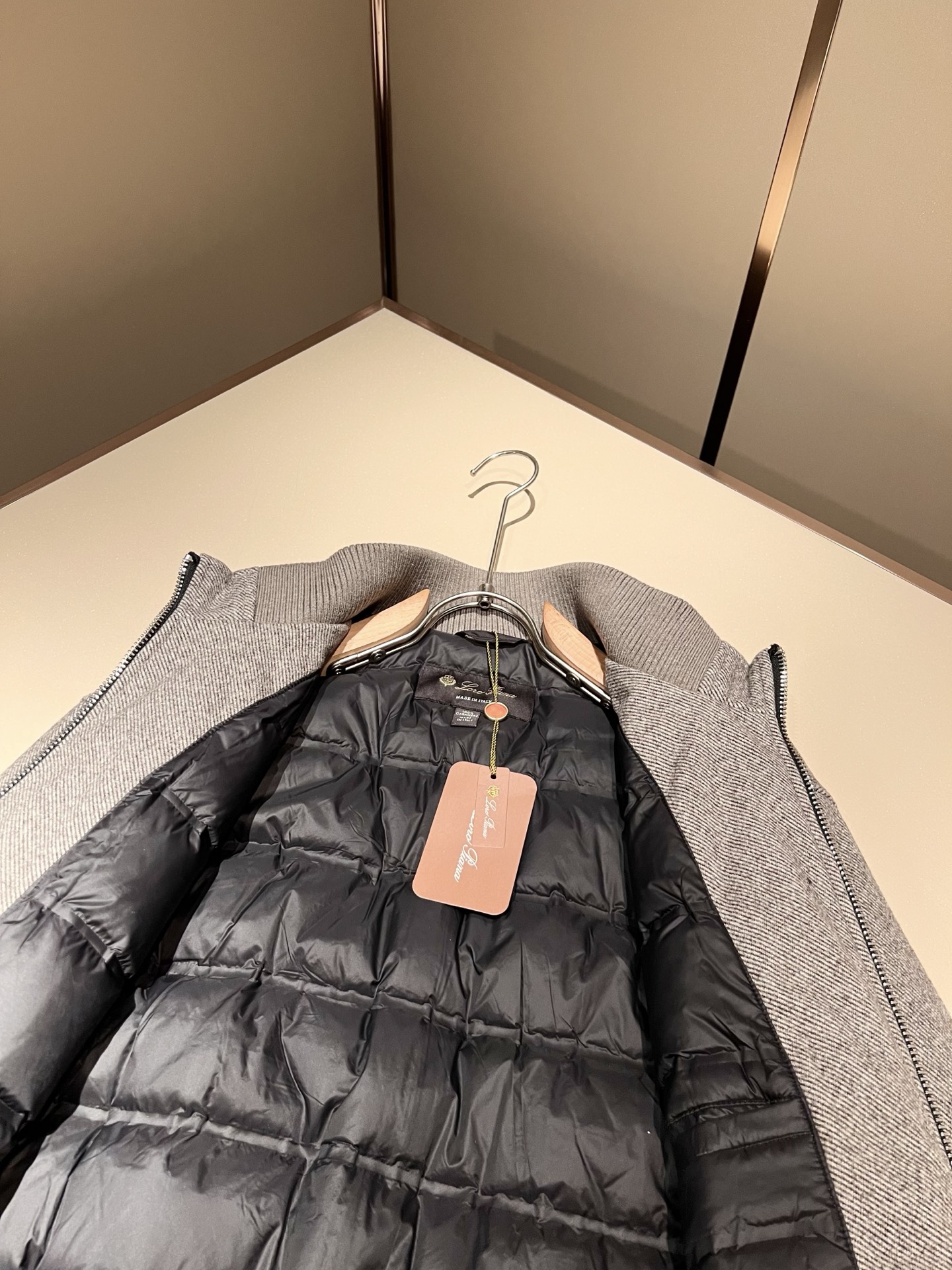 Loro Piana诺悠翩雅 2025秋冬新款男女同款👫 羊毛羽绒服外套，贸易公司渠道稀出，同步官网发售