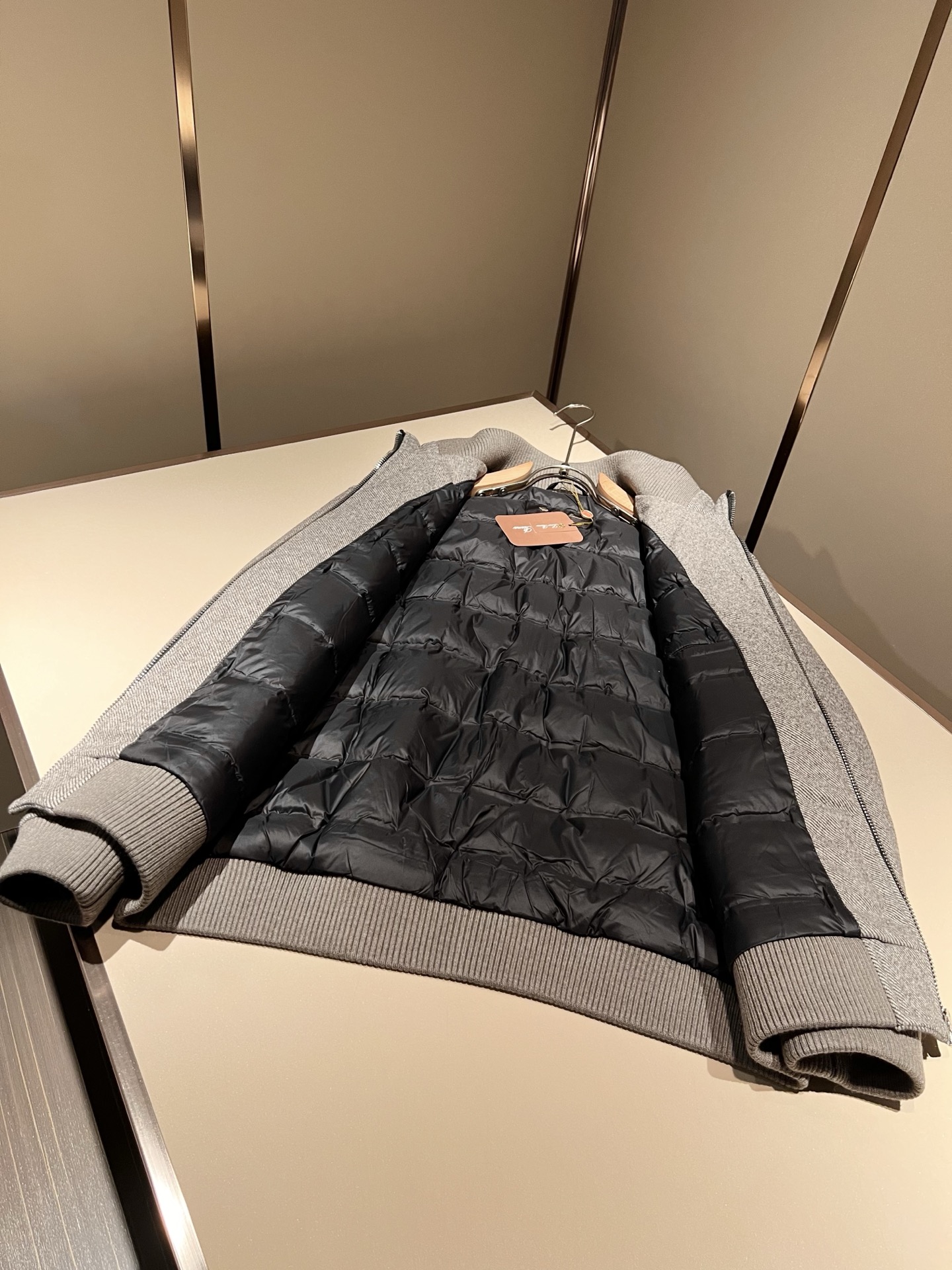 Loro Piana诺悠翩雅 2025秋冬新款男女同款👫 羊毛羽绒服外套，贸易公司渠道稀出，同步官网发售