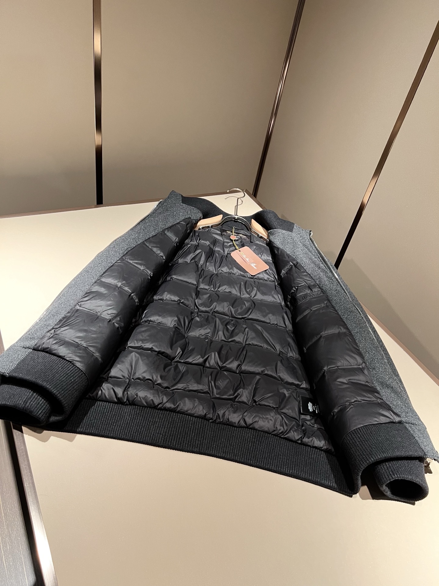 Loro Piana诺悠翩雅 2025秋冬新款男女同款👫 羊毛羽绒服外套！贸易公司渠道稀出，同步官网发售