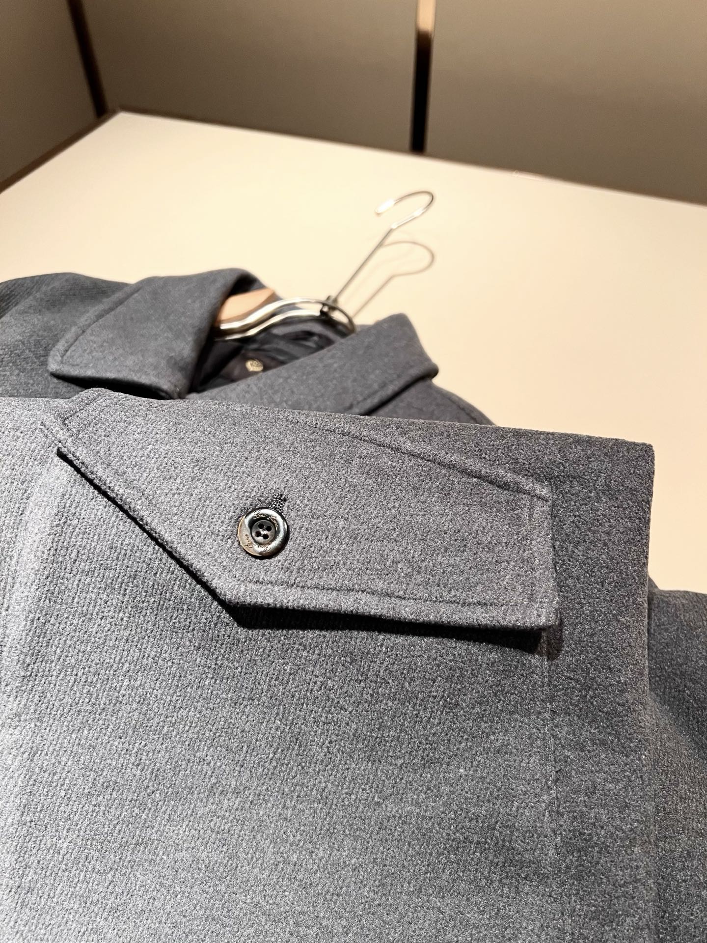 Loro Piana诺悠翩雅 2025秋冬新款男女同款👫 羊毛羽绒服外套，胸前刺绣logo修饰！贸易公司