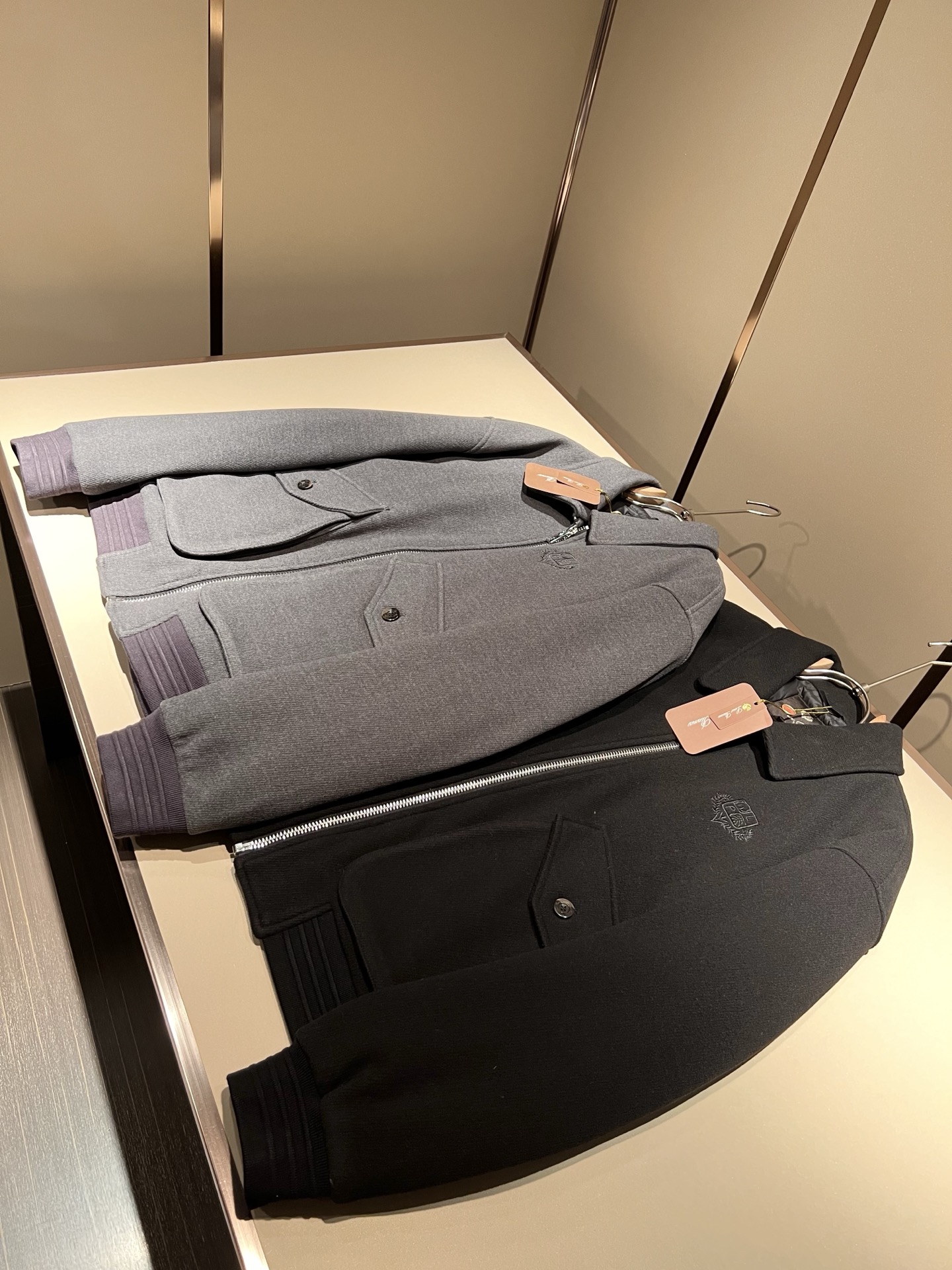 Loro Piana诺悠翩雅 2025秋冬新款男女同款👫 羊毛羽绒服外套，胸前刺绣logo修饰！贸易公司