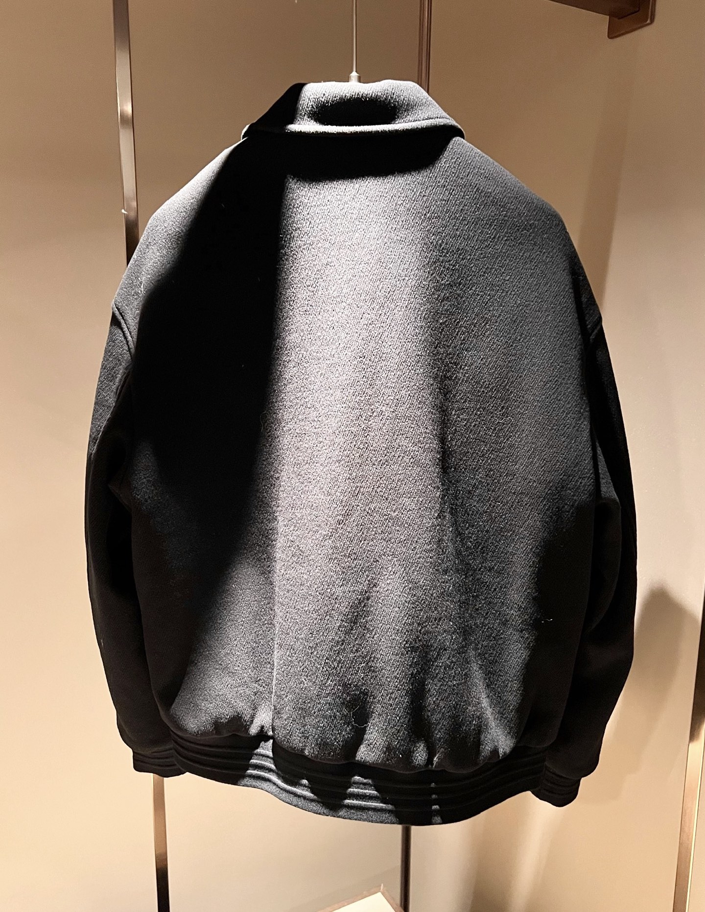 Loro Piana诺悠翩雅 2025秋冬新款男女同款👫 羊毛羽绒服外套，胸前刺绣logo修饰！贸易公司