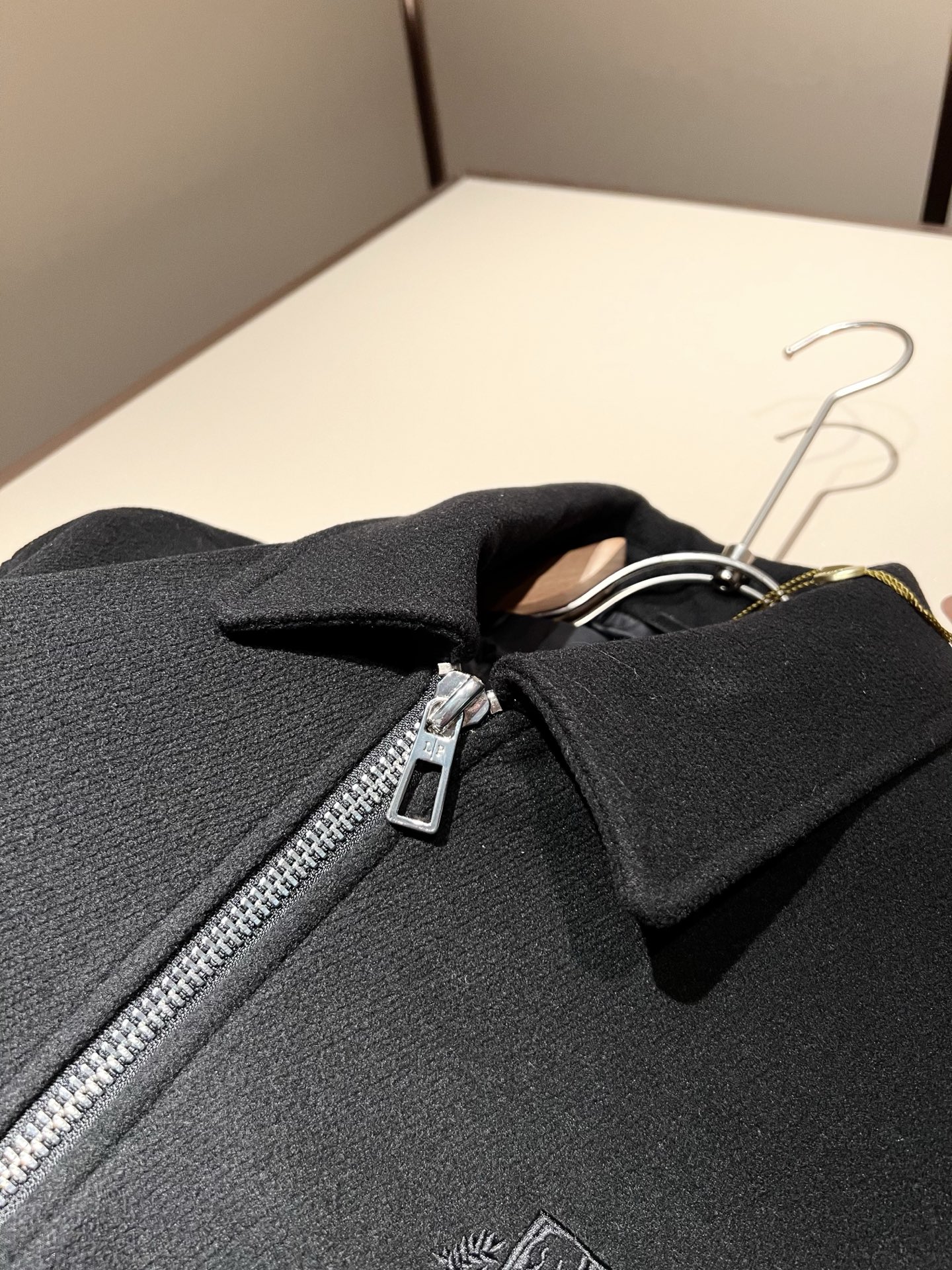 Loro Piana诺悠翩雅 2025秋冬新款男女同款👫 羊毛羽绒服外套，胸前刺绣logo修饰！贸易公司