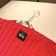Alo ⚠️节日款系列!♥️2025秋冬新款针织羊毛衫,🎄🎄🎄 ⚠️圣诞红今年的专柜新品,❤️【春节,爆 Alo ⚠️节日款系列!♥️2025秋冬新款针织羊毛衫,🎄🎄🎄 ⚠️圣诞红今年的专柜新品,❤️【春节,爆