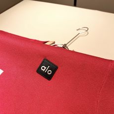 Alo ⚠️节日款系列!♥️2025秋冬新款针织羊毛衫,🎄🎄🎄 ⚠️圣诞红今年的专柜新品,❤️【春节,爆 Alo ⚠️节日款系列!♥️2025秋冬新款针织羊毛衫,🎄🎄🎄 ⚠️圣诞红今年的专柜新品,❤️【春节,爆