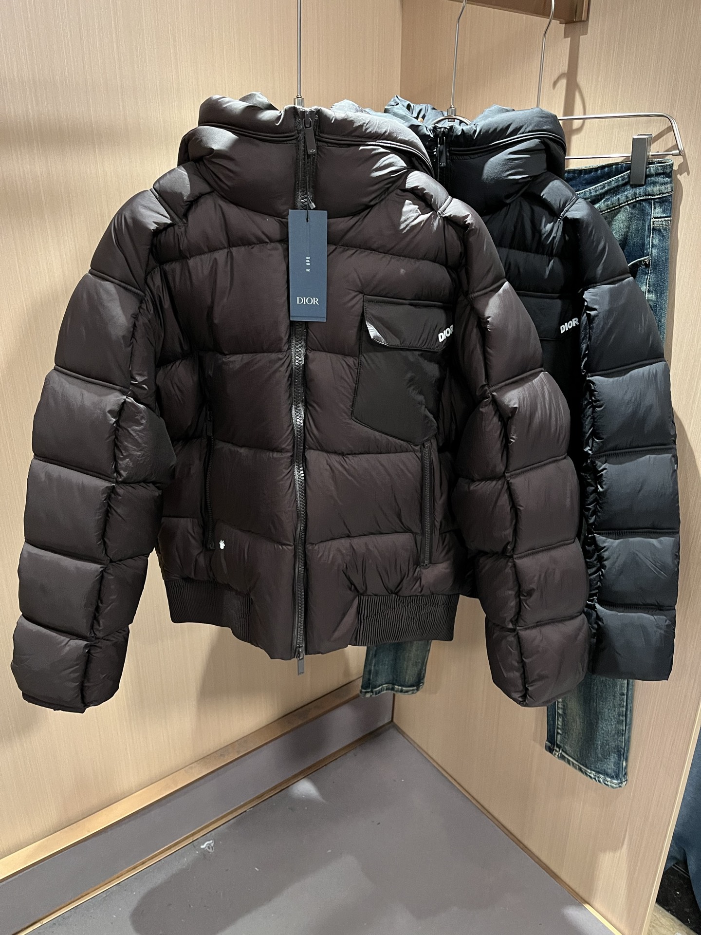 Dio*r迪*奥2025秋冬男女同款👫休闲羽绒服外套，最新时尚休闲夹克，贸易公司渠道稀出，同步官网发售，