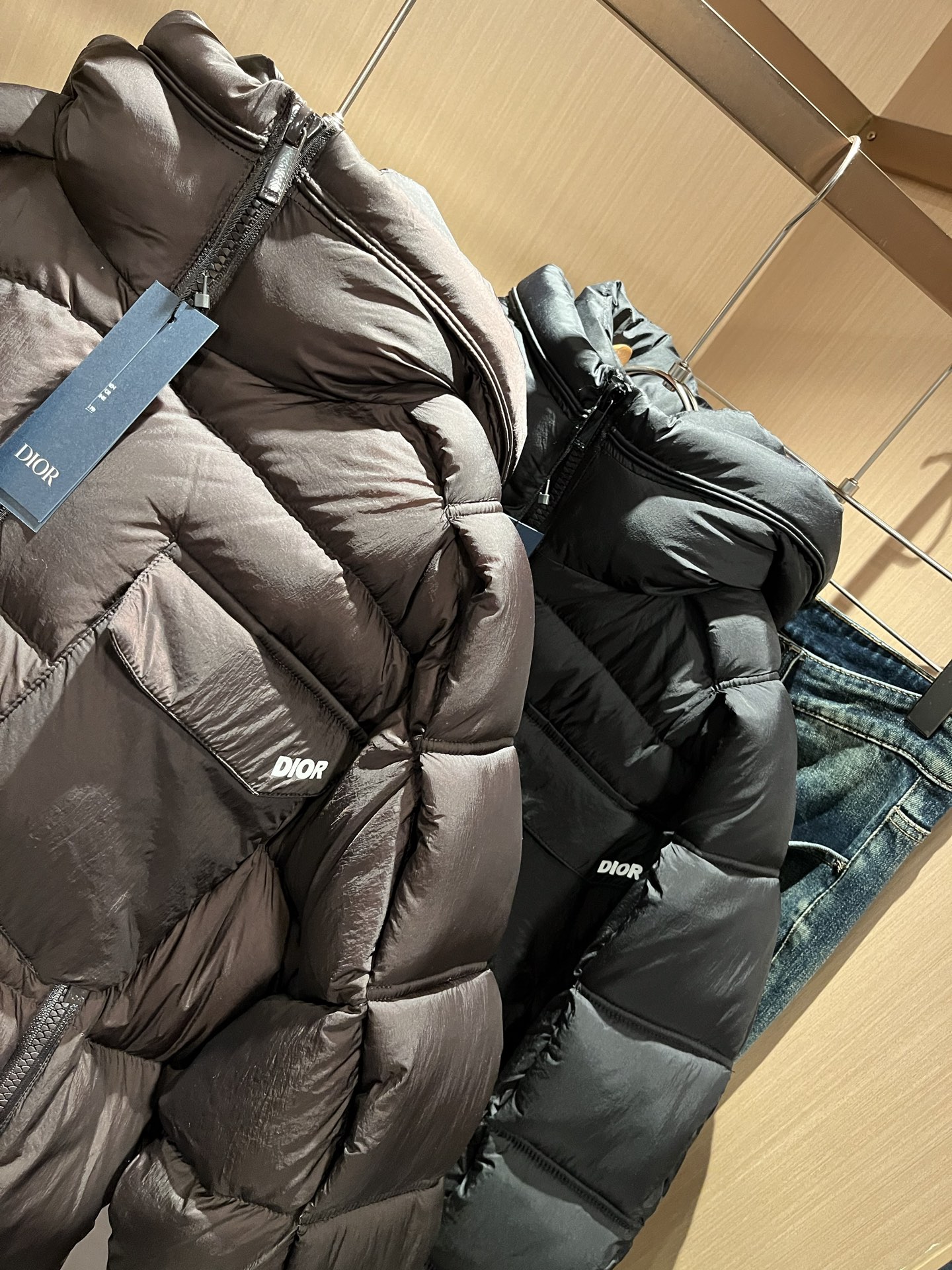 Dio*r迪*奥2025秋冬男女同款👫休闲羽绒服外套，最新时尚休闲夹克，贸易公司渠道稀出，同步官网发售，