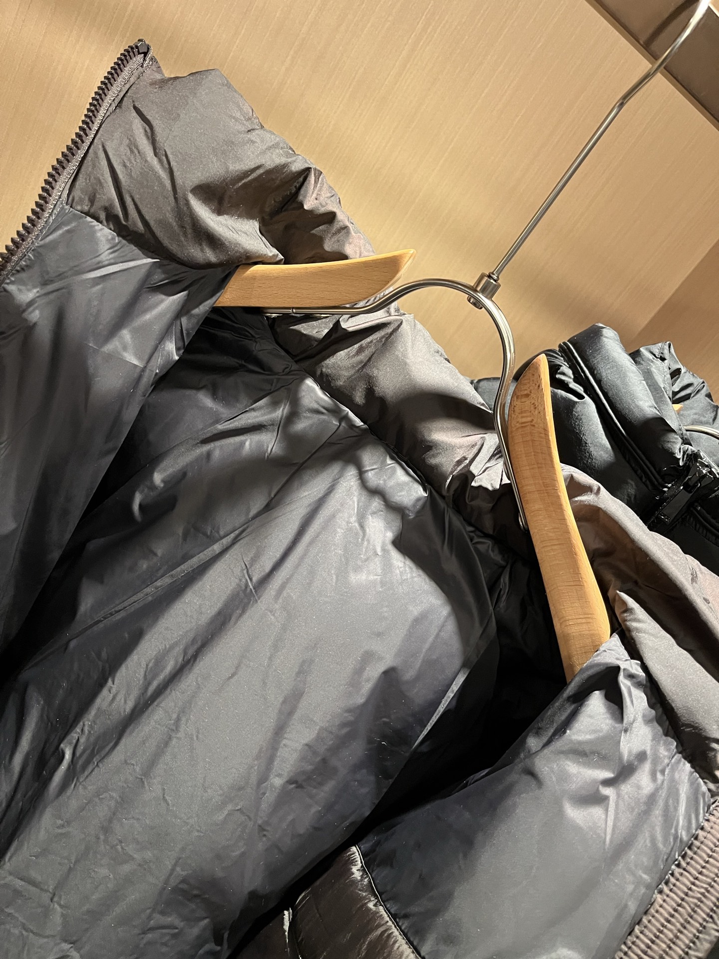 Dio*r迪*奥2025秋冬男女同款👫休闲羽绒服外套，最新时尚休闲夹克，贸易公司渠道稀出，同步官网发售，