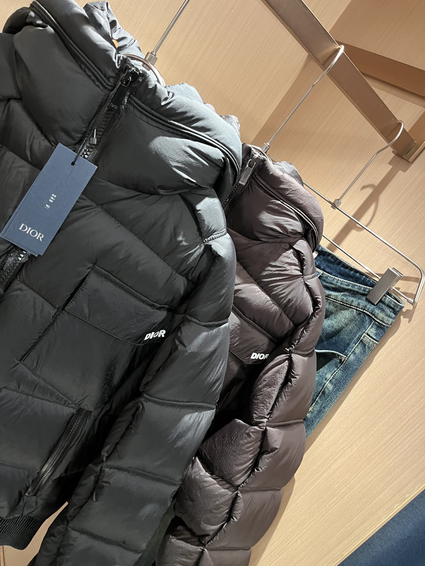 Dio*r迪*奥2025秋冬男女同款👫休闲羽绒服外套，最新时尚休闲夹克，贸易公司渠道稀出，同步官网发售，