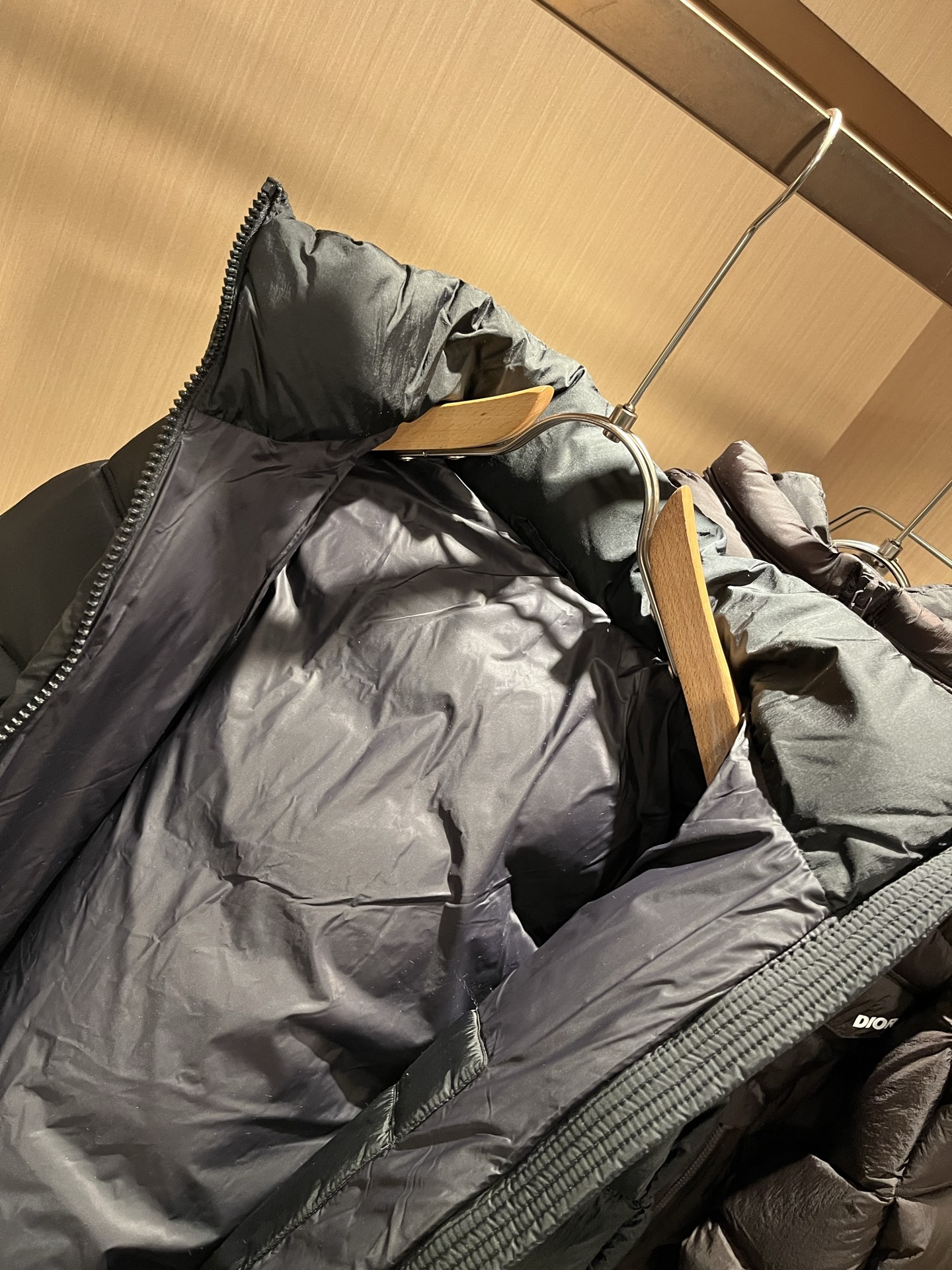 Dio*r迪*奥2025秋冬男女同款👫休闲羽绒服外套，最新时尚休闲夹克，贸易公司渠道稀出，同步官网发售，