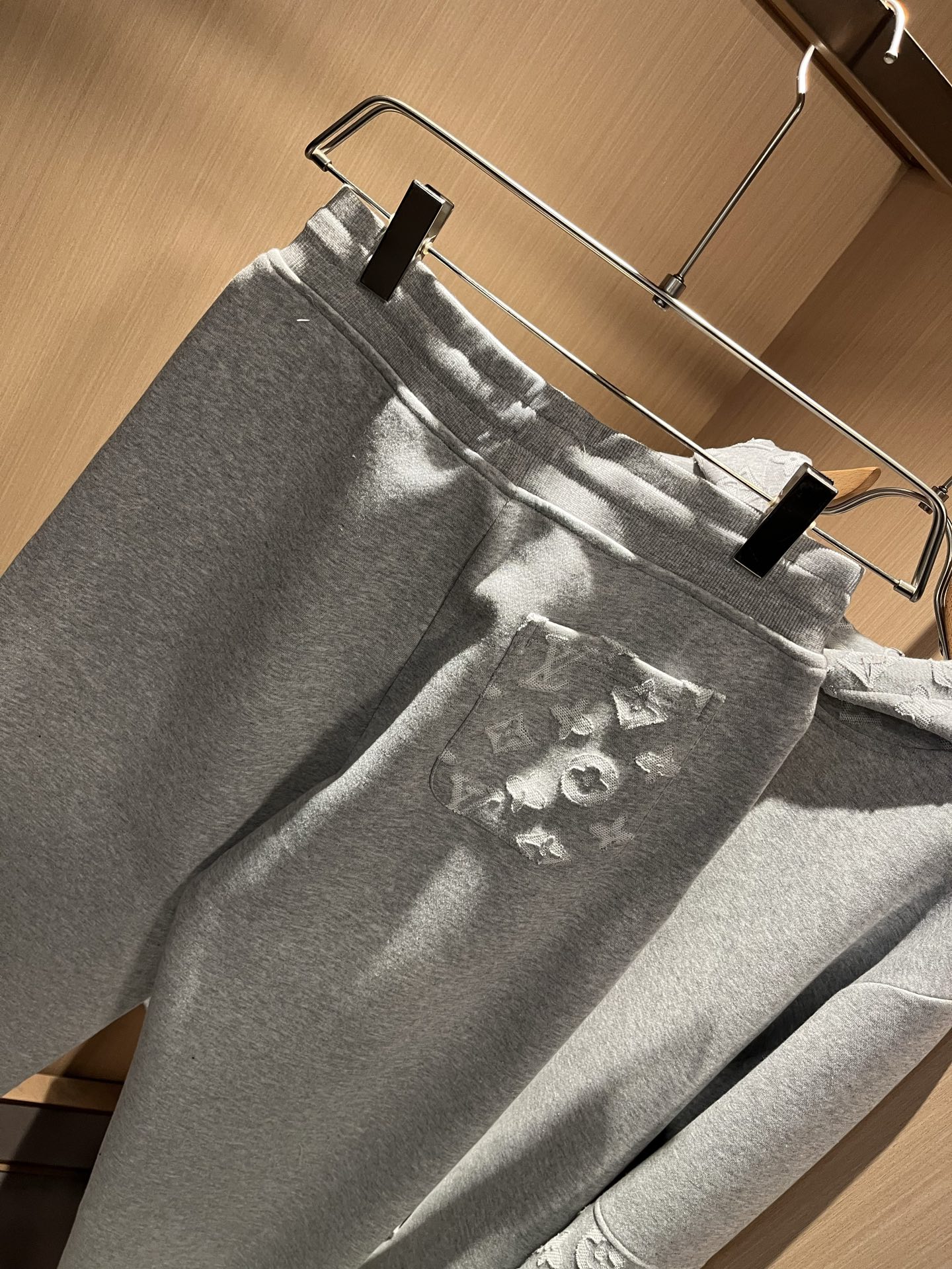 Louis Vuit*on 路易家族 2025秋冬新款套装，轻奢休闲套装，男女同款👫装饰！路易家族的新高