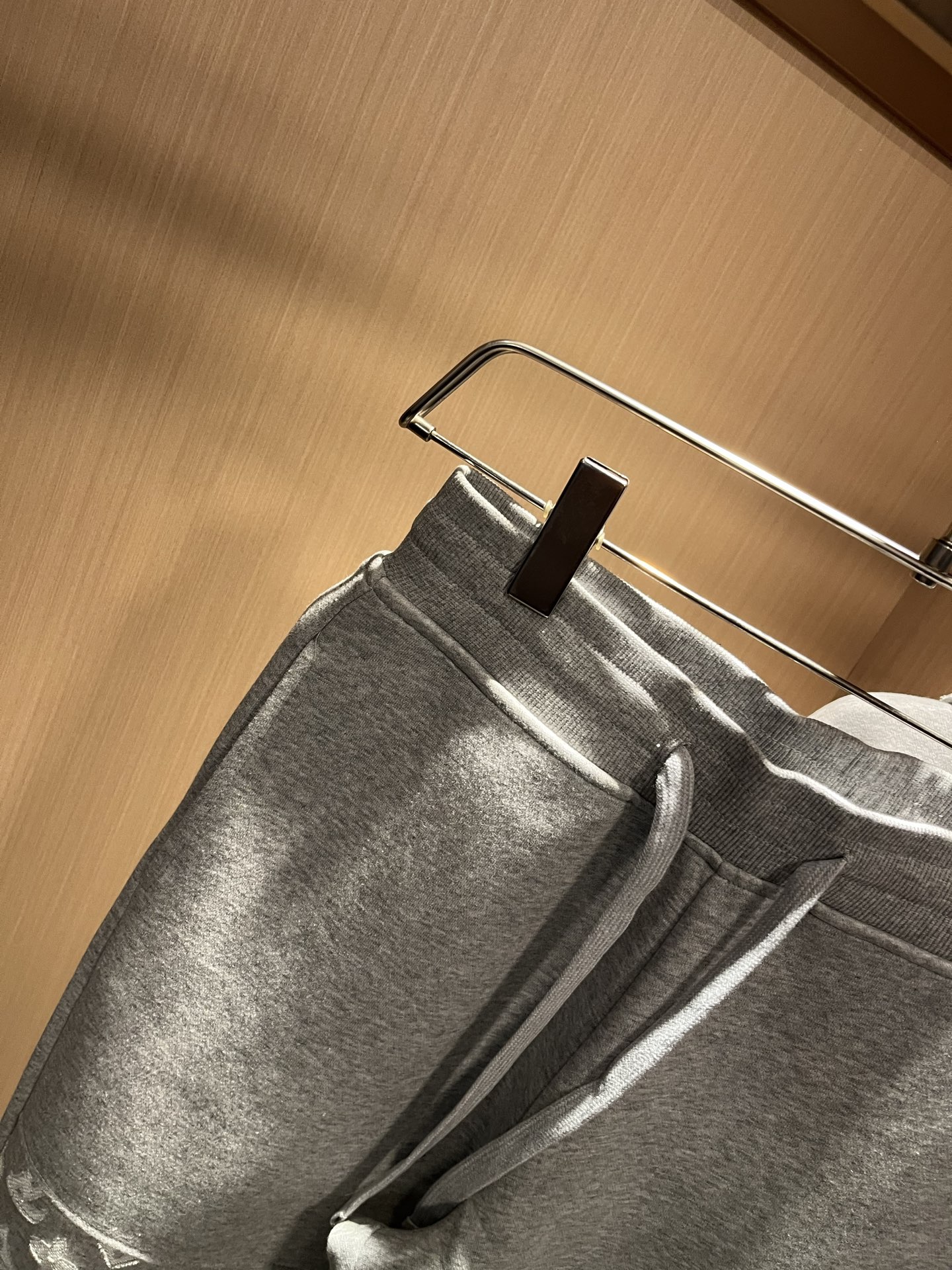 Louis Vuit*on 路易家族 2025秋冬新款套装，轻奢休闲套装，男女同款👫装饰！路易家族的新高