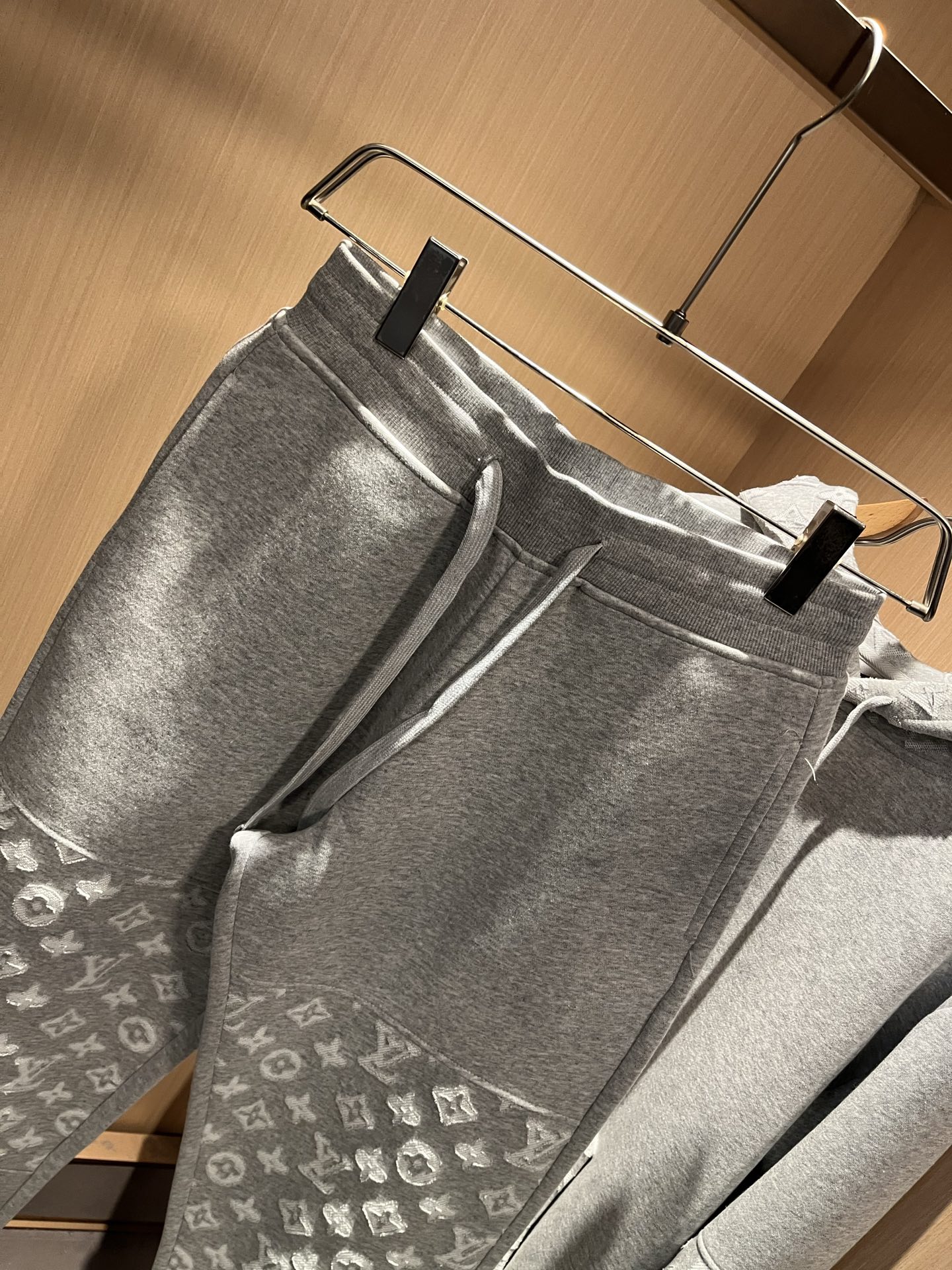 Louis Vuit*on 路易家族 2025秋冬新款套装，轻奢休闲套装，男女同款👫装饰！路易家族的新高