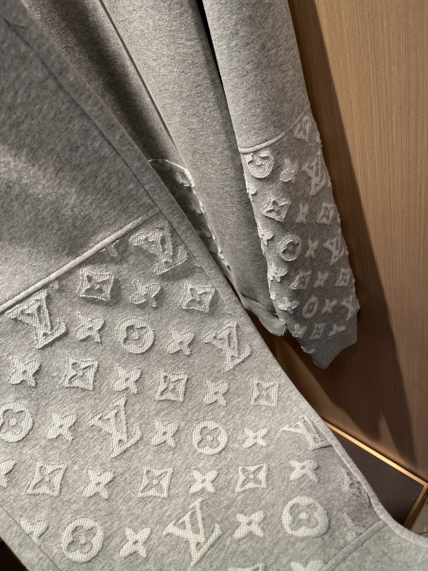 Louis Vuit*on 路易家族 2025秋冬新款套装，轻奢休闲套装，男女同款👫装饰！路易家族的新高