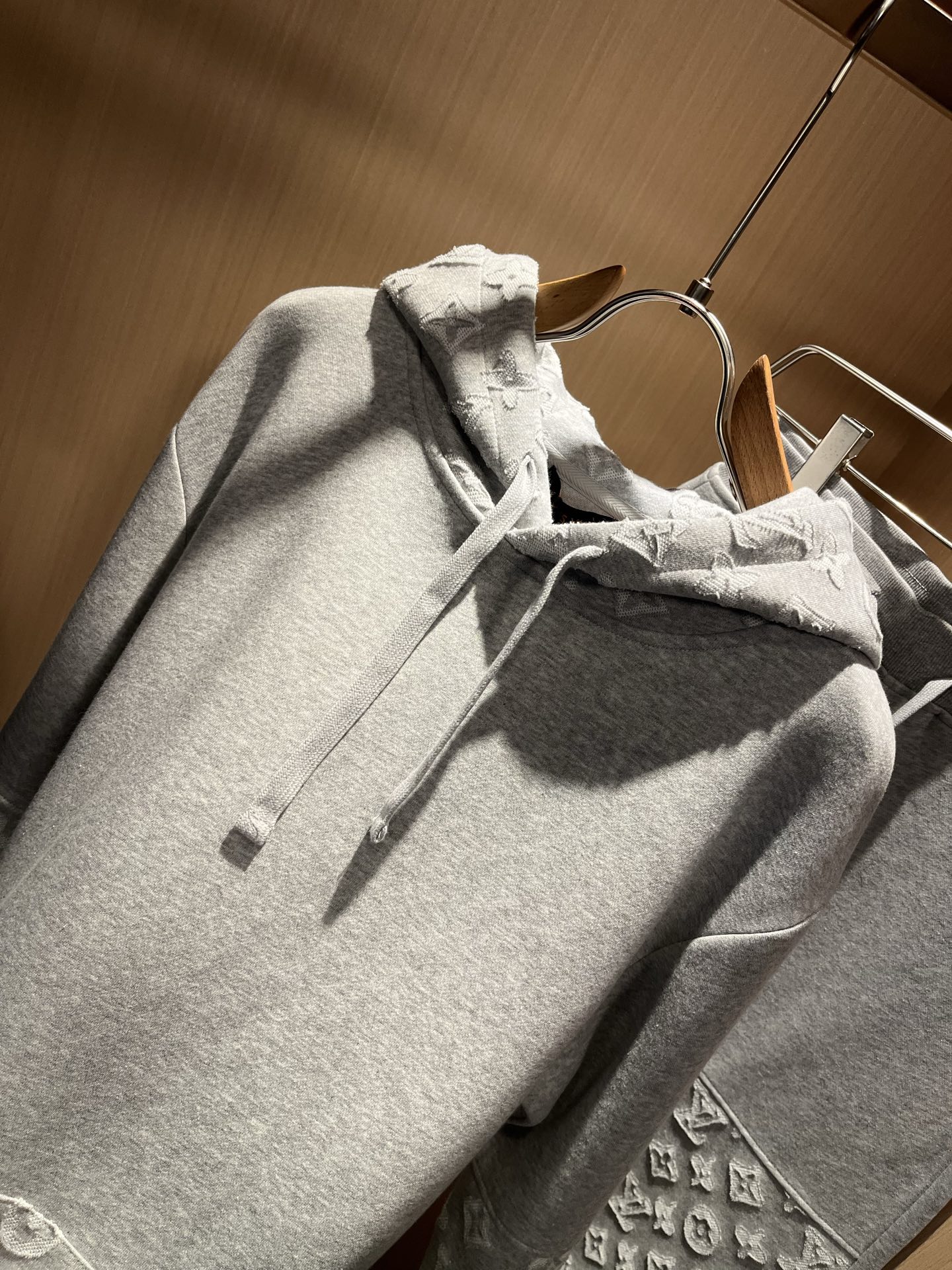 Louis Vuit*on 路易家族 2025秋冬新款套装，轻奢休闲套装，男女同款👫装饰！路易家族的新高