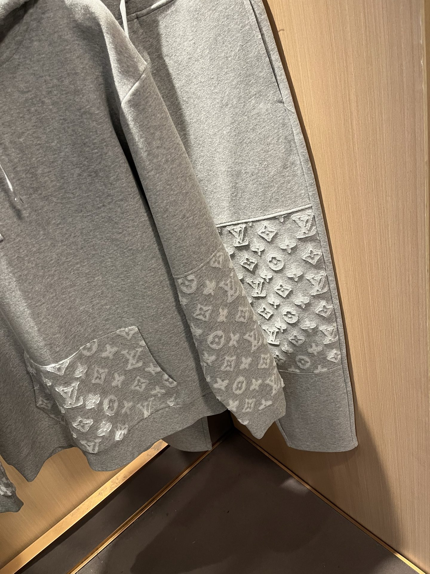 Louis Vuit*on 路易家族 2025秋冬新款套装，轻奢休闲套装，男女同款👫装饰！路易家族的新高