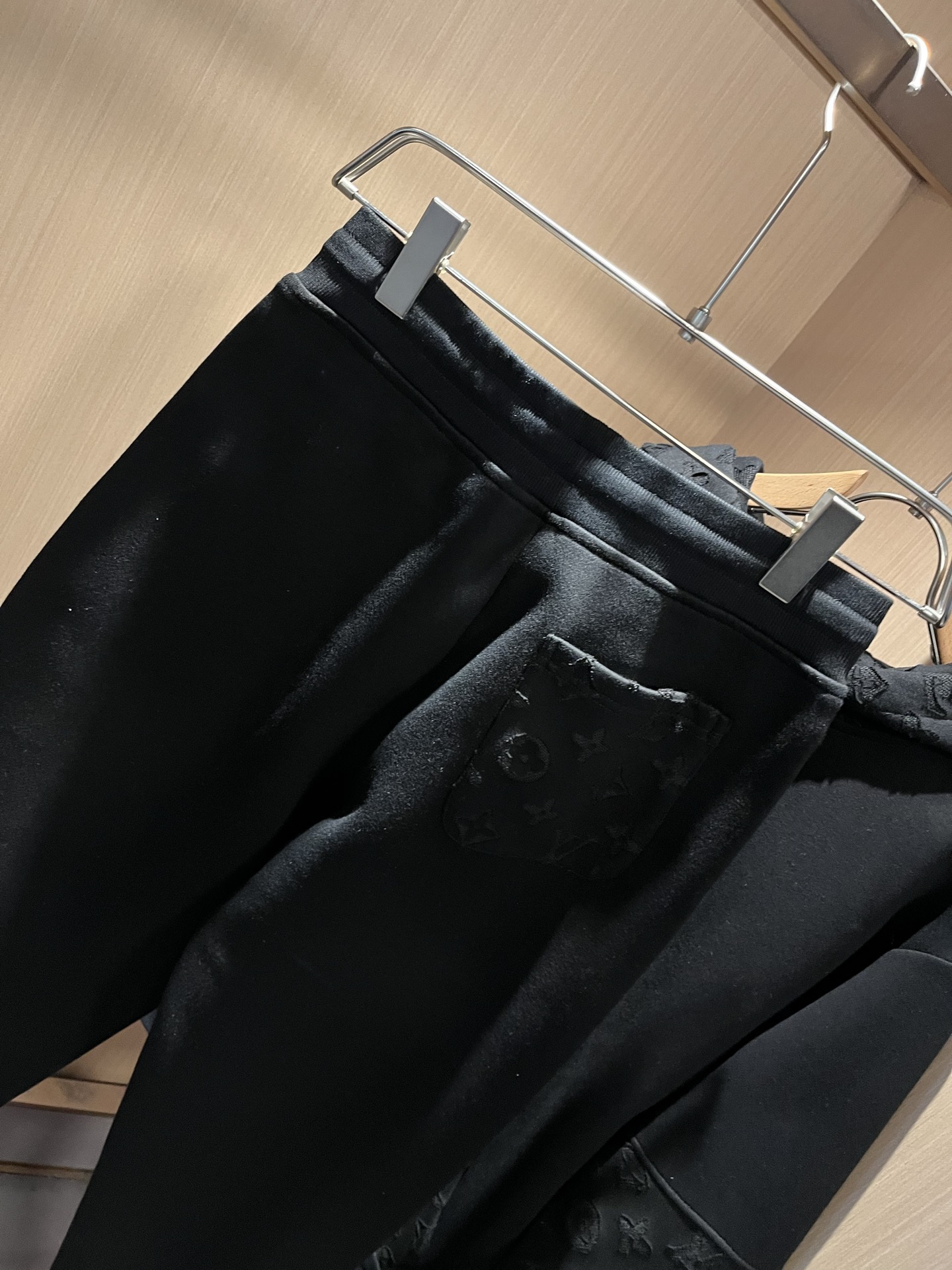 Louis Vuit*on 路易家族 2025秋冬新款套装，轻奢休闲套装，男女同款👫装饰！路易家族的新高