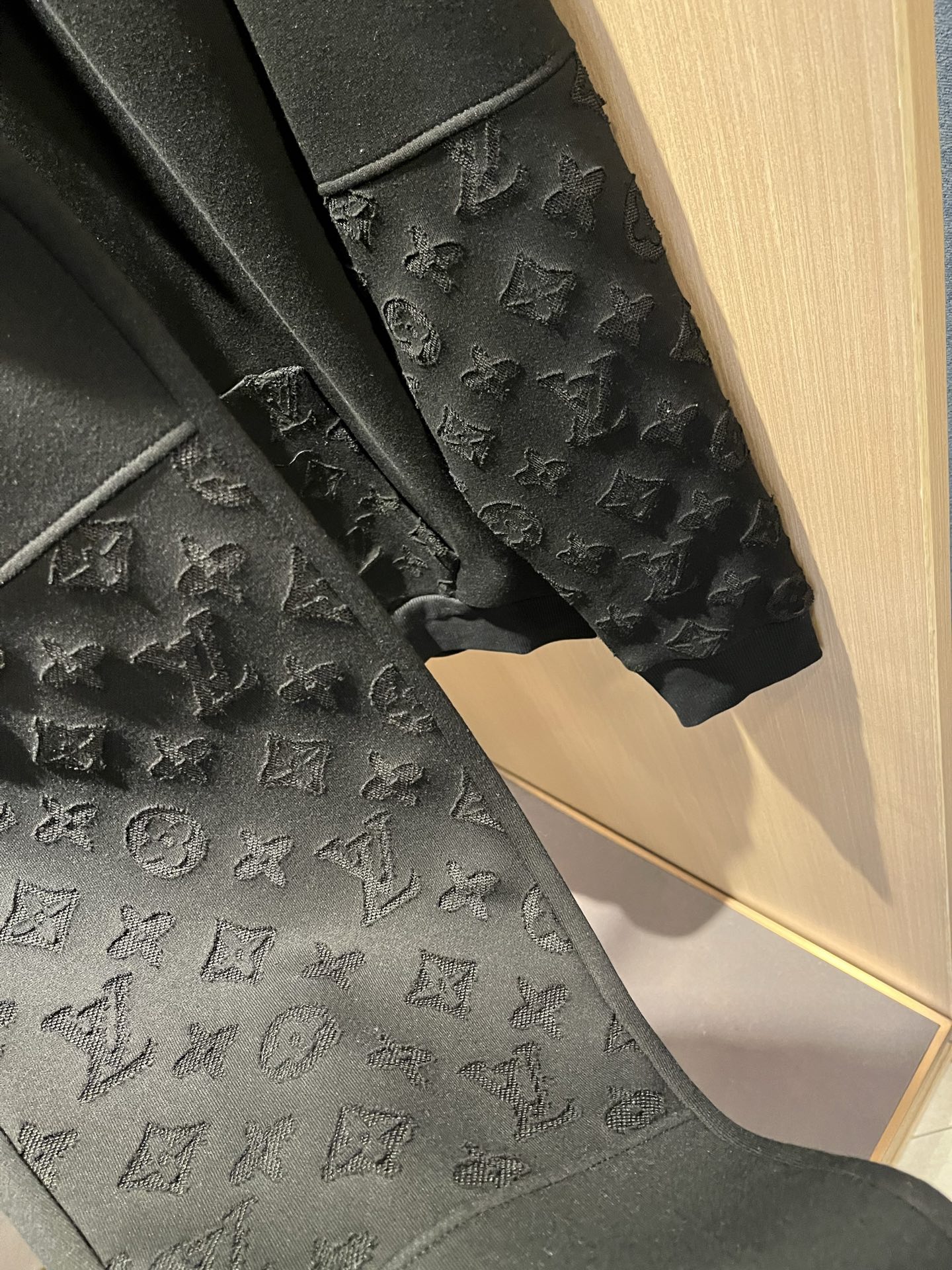 Louis Vuit*on 路易家族 2025秋冬新款套装，轻奢休闲套装，男女同款👫装饰！路易家族的新高