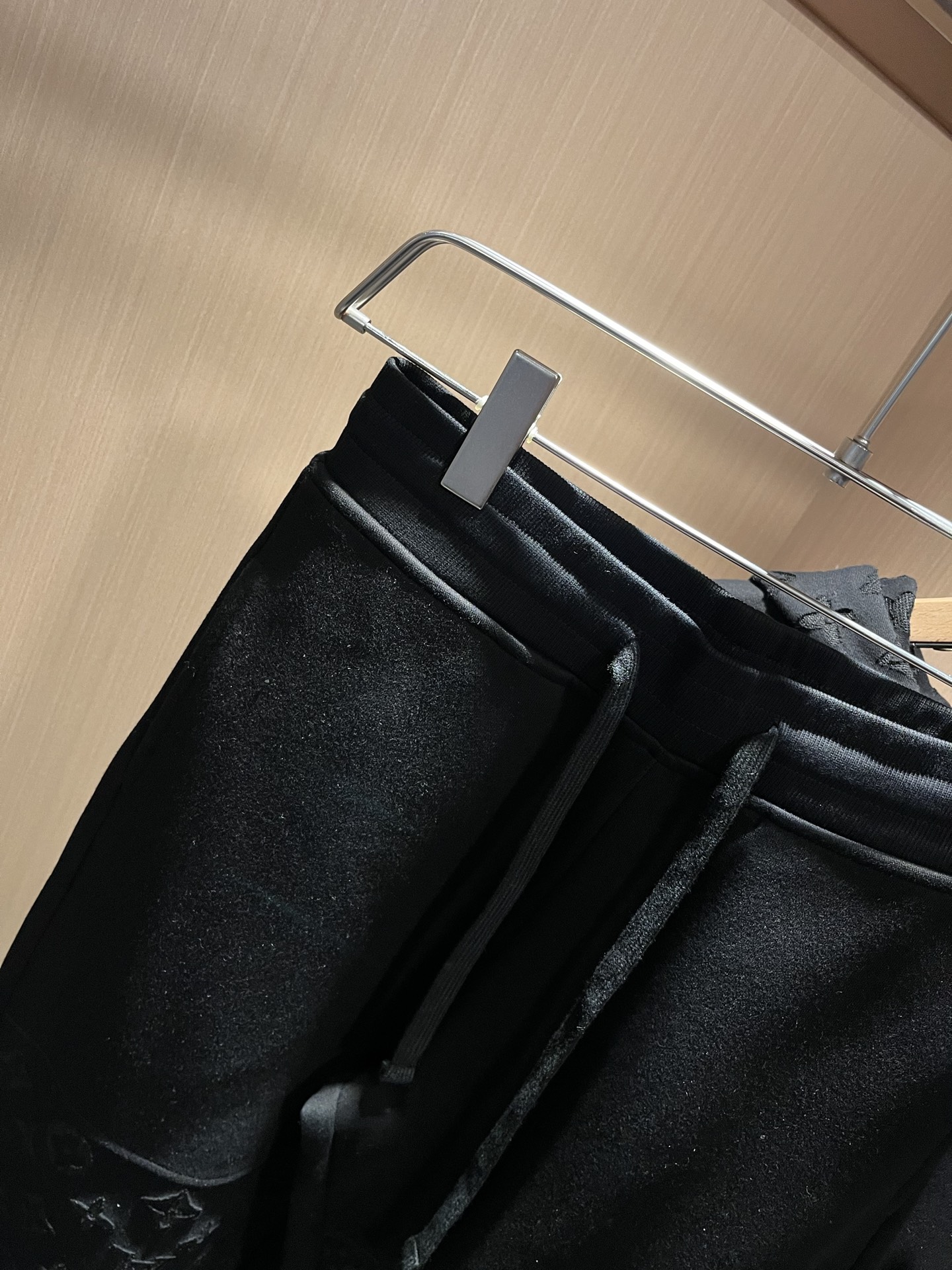 Louis Vuit*on 路易家族 2025秋冬新款套装，轻奢休闲套装，男女同款👫装饰！路易家族的新高