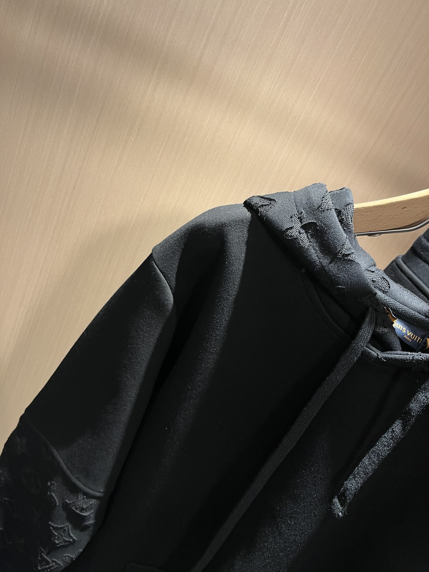 Louis Vuit*on 路易家族 2025秋冬新款套装，轻奢休闲套装，男女同款👫装饰！路易家族的新高