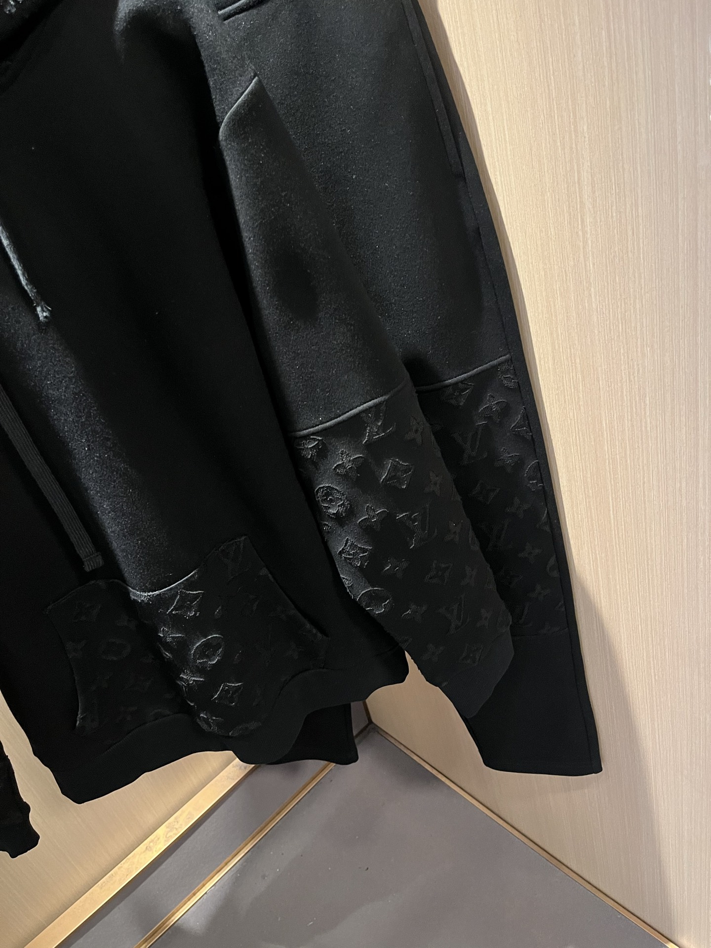 Louis Vuit*on 路易家族 2025秋冬新款套装，轻奢休闲套装，男女同款👫装饰！路易家族的新高