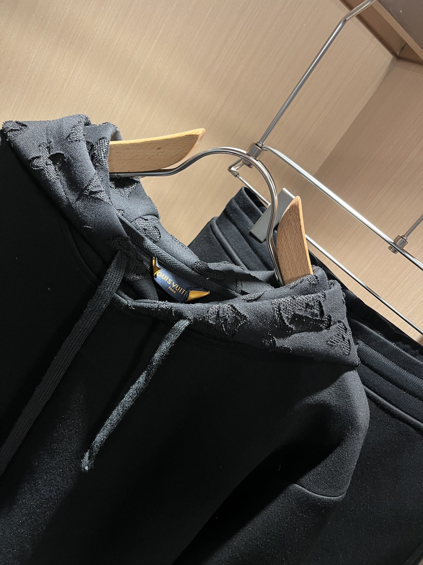 Louis Vuit*on 路易家族 2025秋冬新款套装，轻奢休闲套装，男女同款👫装饰！路易家族的新高