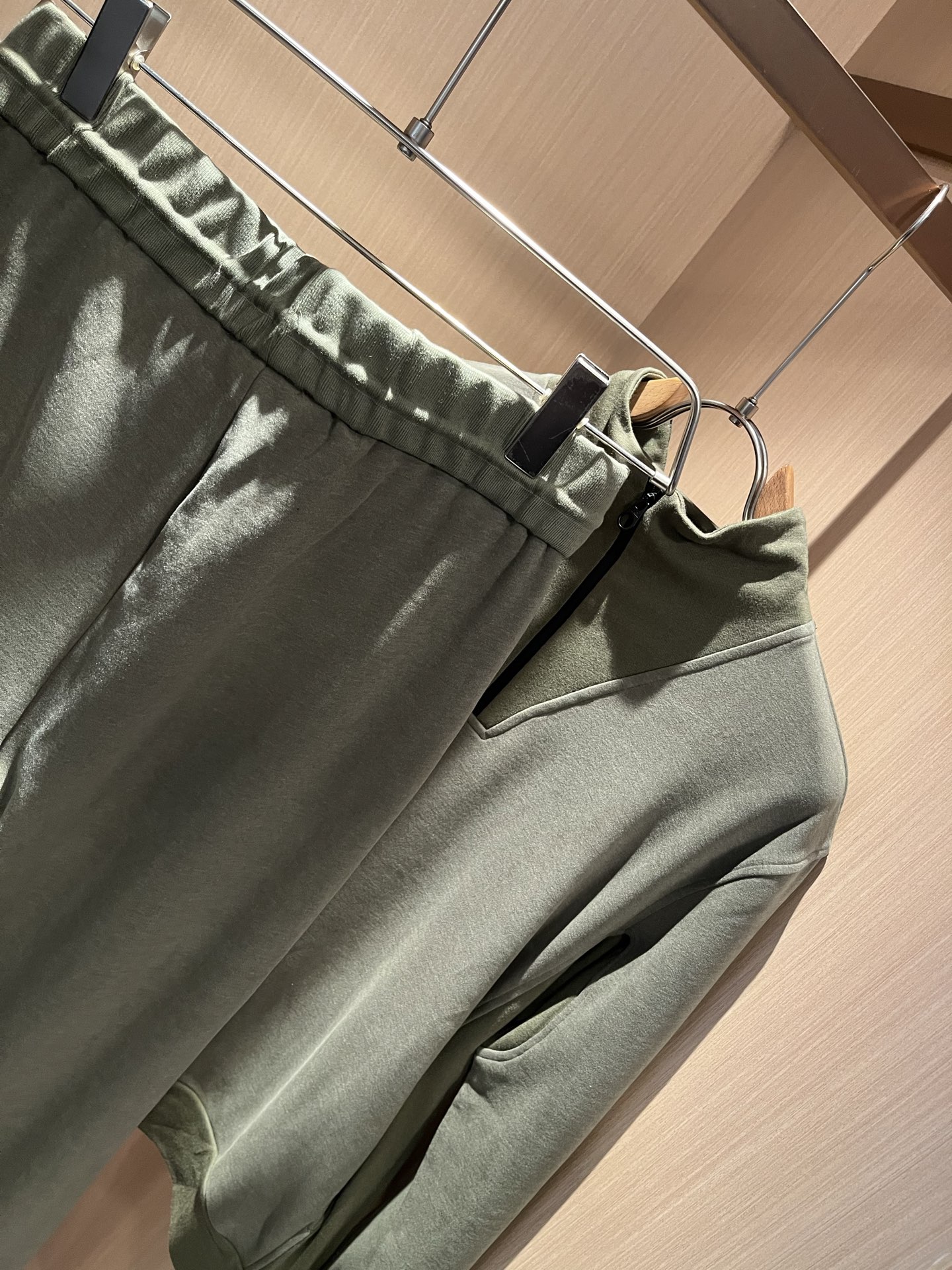 Loro Piana诺悠翩雅 2025秋冬男士套装，最新的贸易订单全品相！！网红款！上身舒适透气，不僵硬