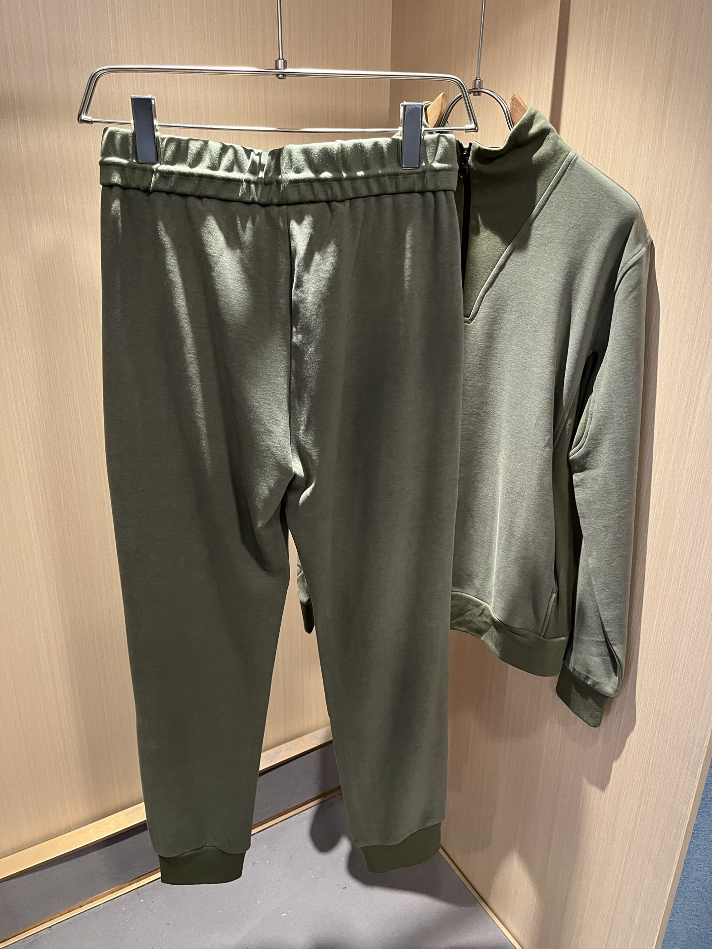 Loro Piana诺悠翩雅 2025秋冬男士套装，最新的贸易订单全品相！！网红款！上身舒适透气，不僵硬