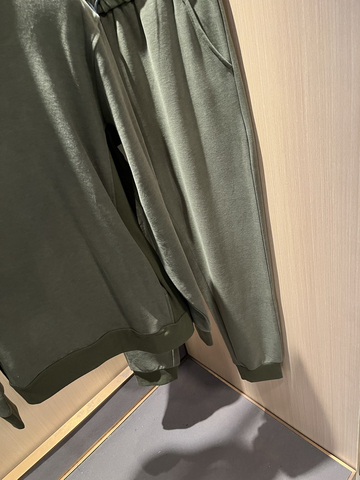 Loro Piana诺悠翩雅 2025秋冬男士套装，最新的贸易订单全品相！！网红款！上身舒适透气，不僵硬