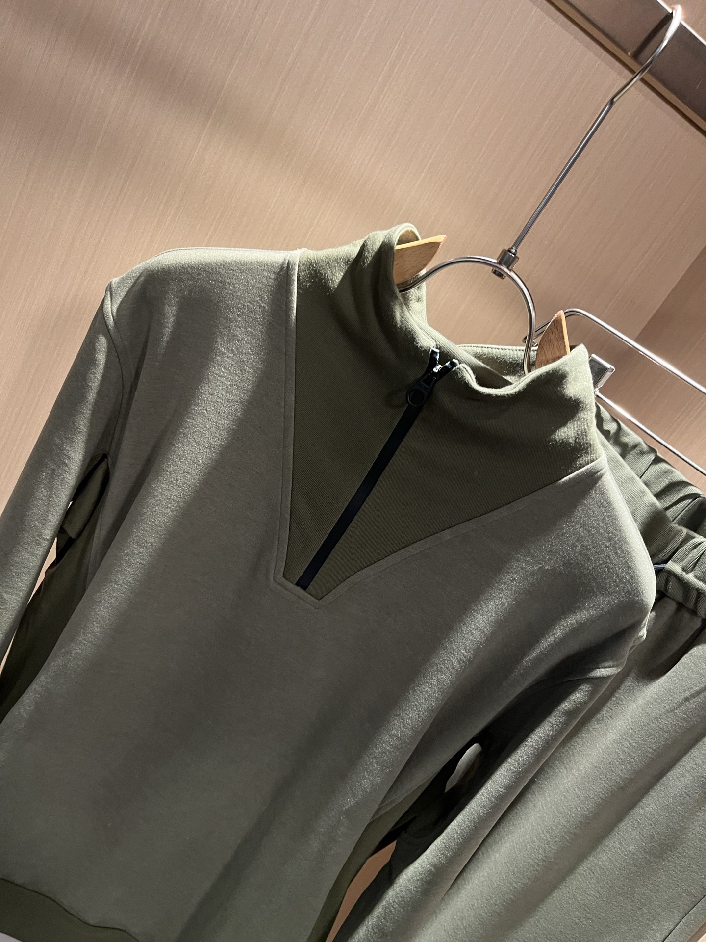 Loro Piana诺悠翩雅 2025秋冬男士套装，最新的贸易订单全品相！！网红款！上身舒适透气，不僵硬