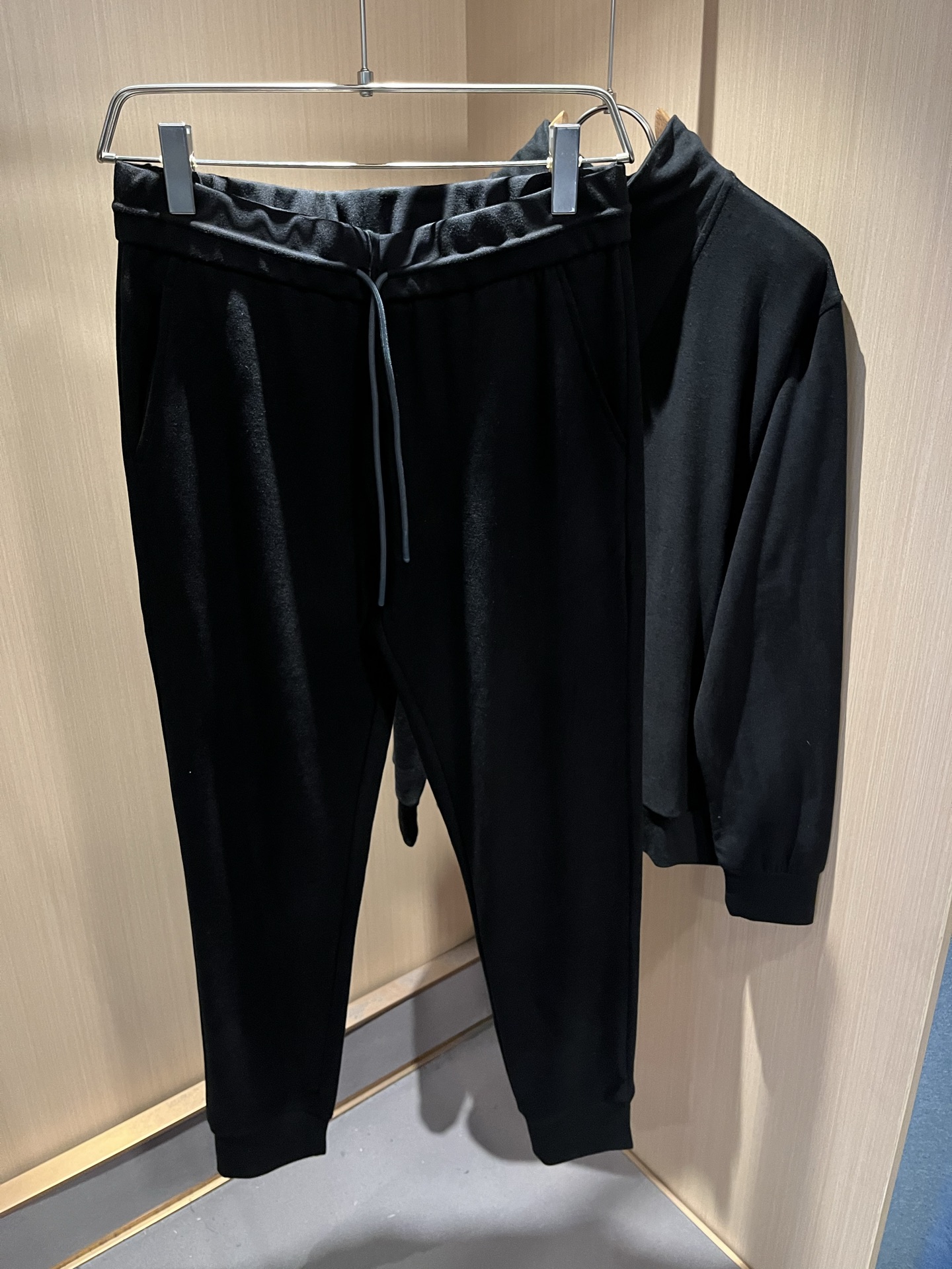 Loro Piana诺悠翩雅 2025秋冬男士套装，最新的贸易订单全品相！！网红款！上身舒适透气，不僵硬