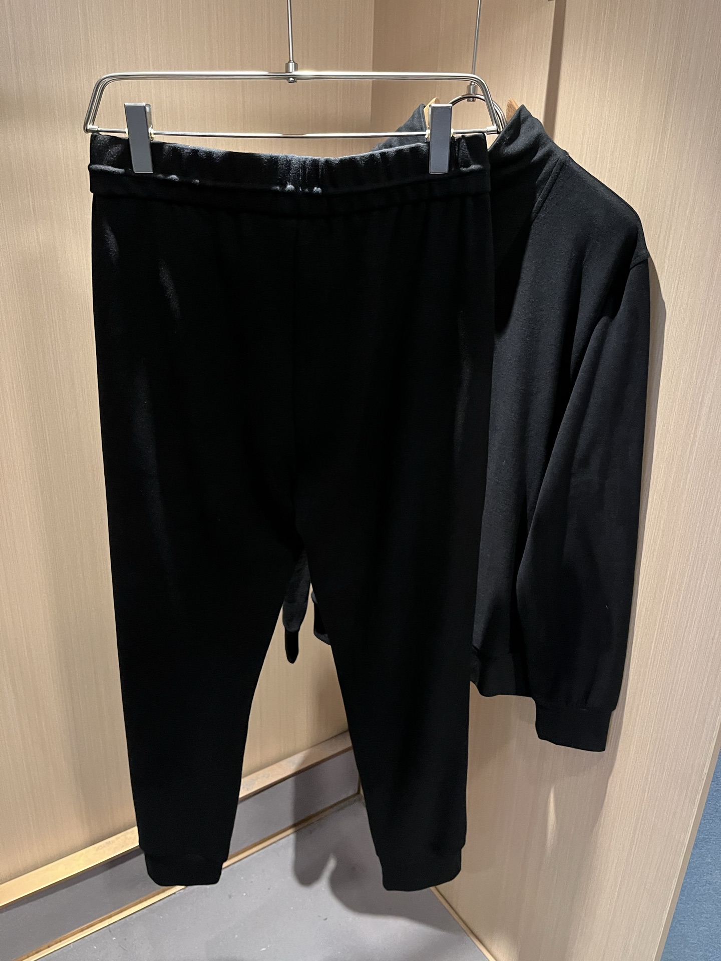 Loro Piana诺悠翩雅 2025秋冬男士套装，最新的贸易订单全品相！！网红款！上身舒适透气，不僵硬