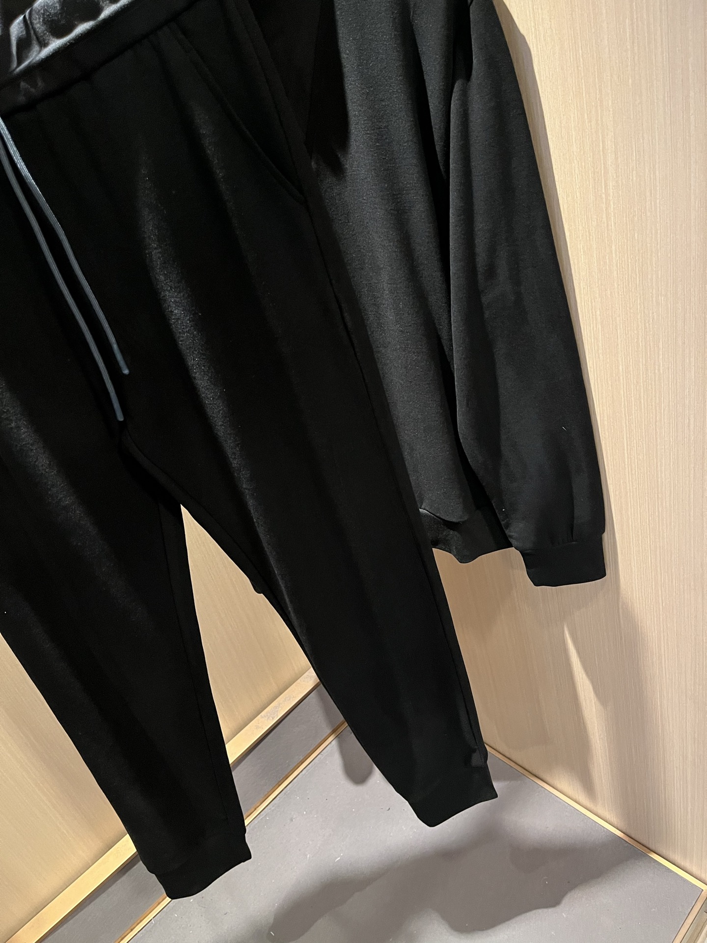 Loro Piana诺悠翩雅 2025秋冬男士套装，最新的贸易订单全品相！！网红款！上身舒适透气，不僵硬