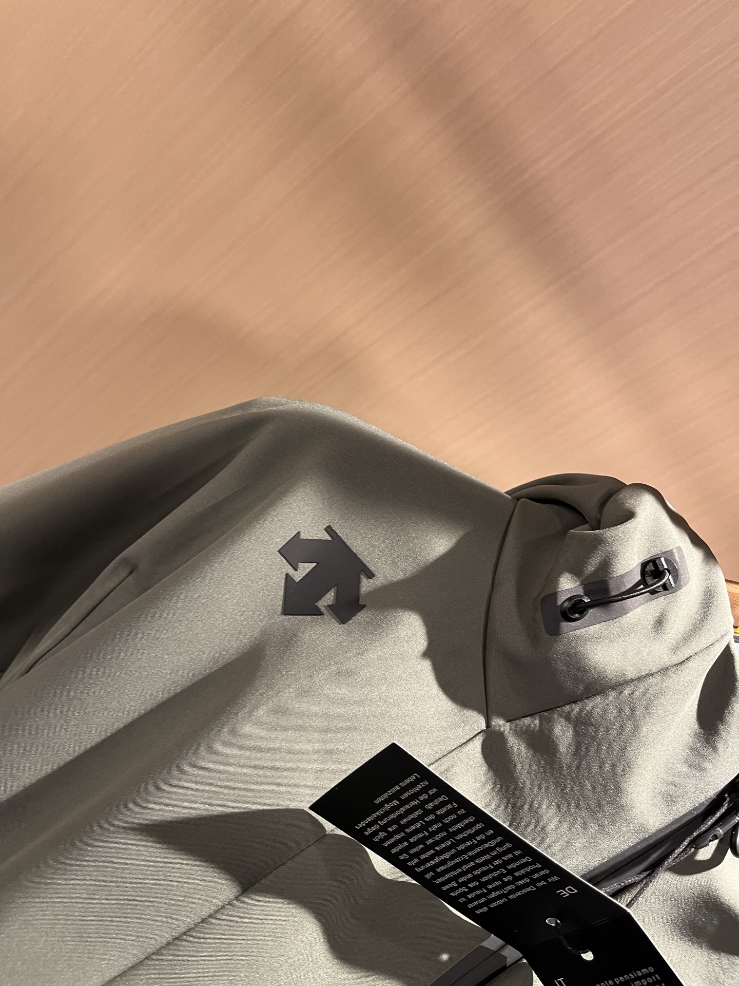 迪桑特DESCENTE 2025秋冬新款男女同款👫夹克外套，自1935年荣耀至今的专业运动品牌。80余年