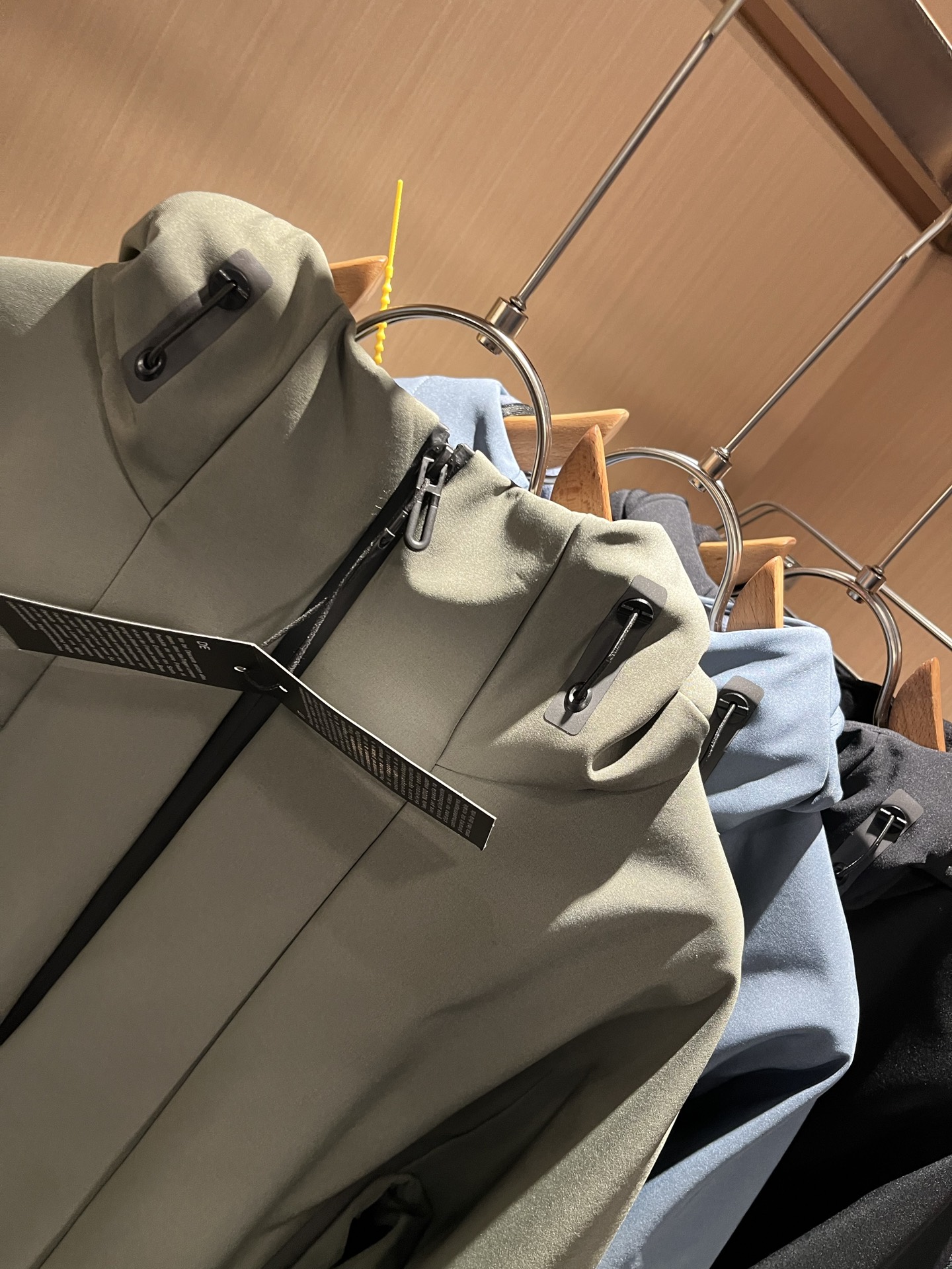 迪桑特DESCENTE 2025秋冬新款男女同款👫夹克外套，自1935年荣耀至今的专业运动品牌。80余年