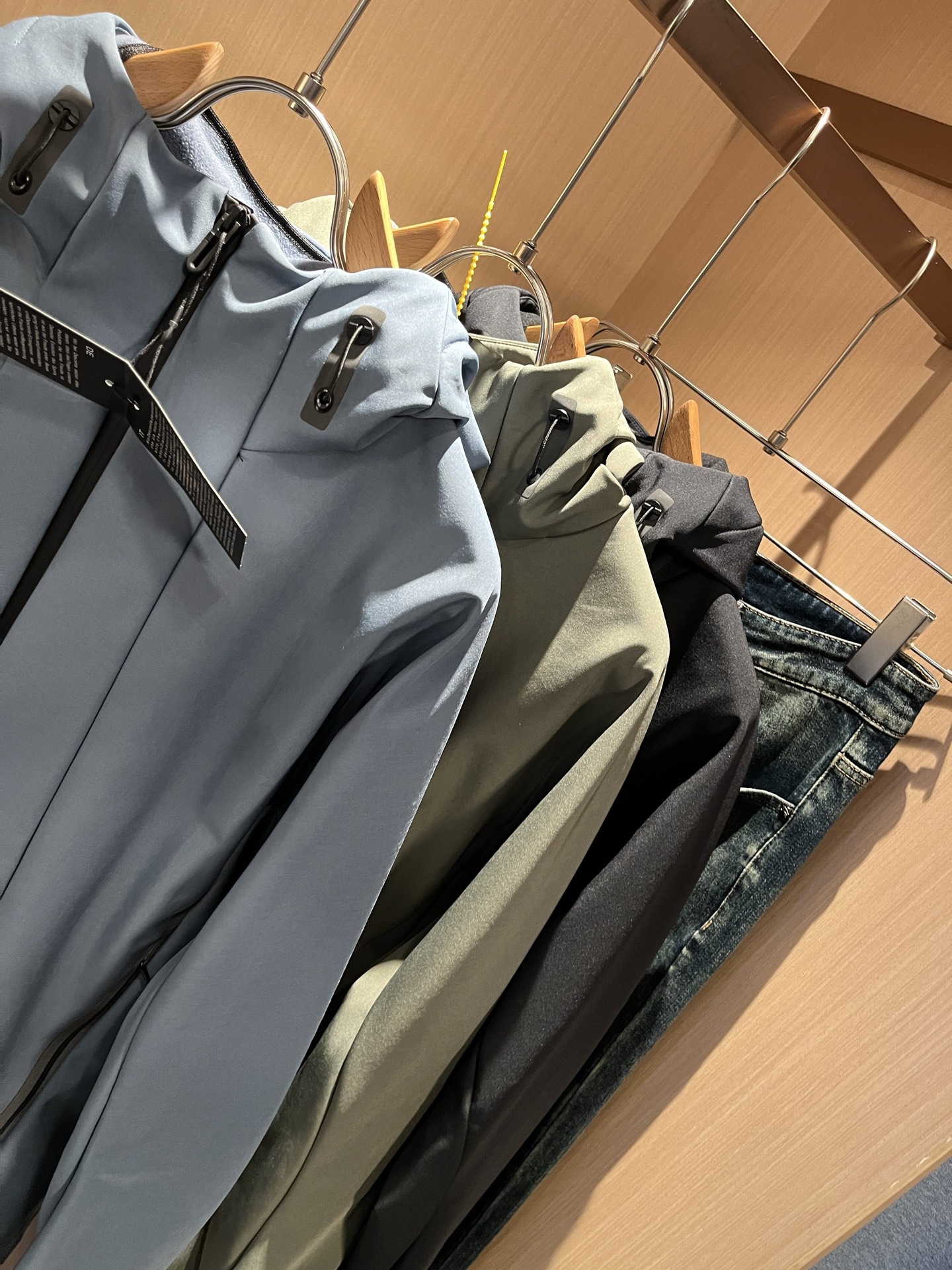 迪桑特DESCENTE 2025秋冬新款男女同款👫夹克外套，自1935年荣耀至今的专业运动品牌。80余年