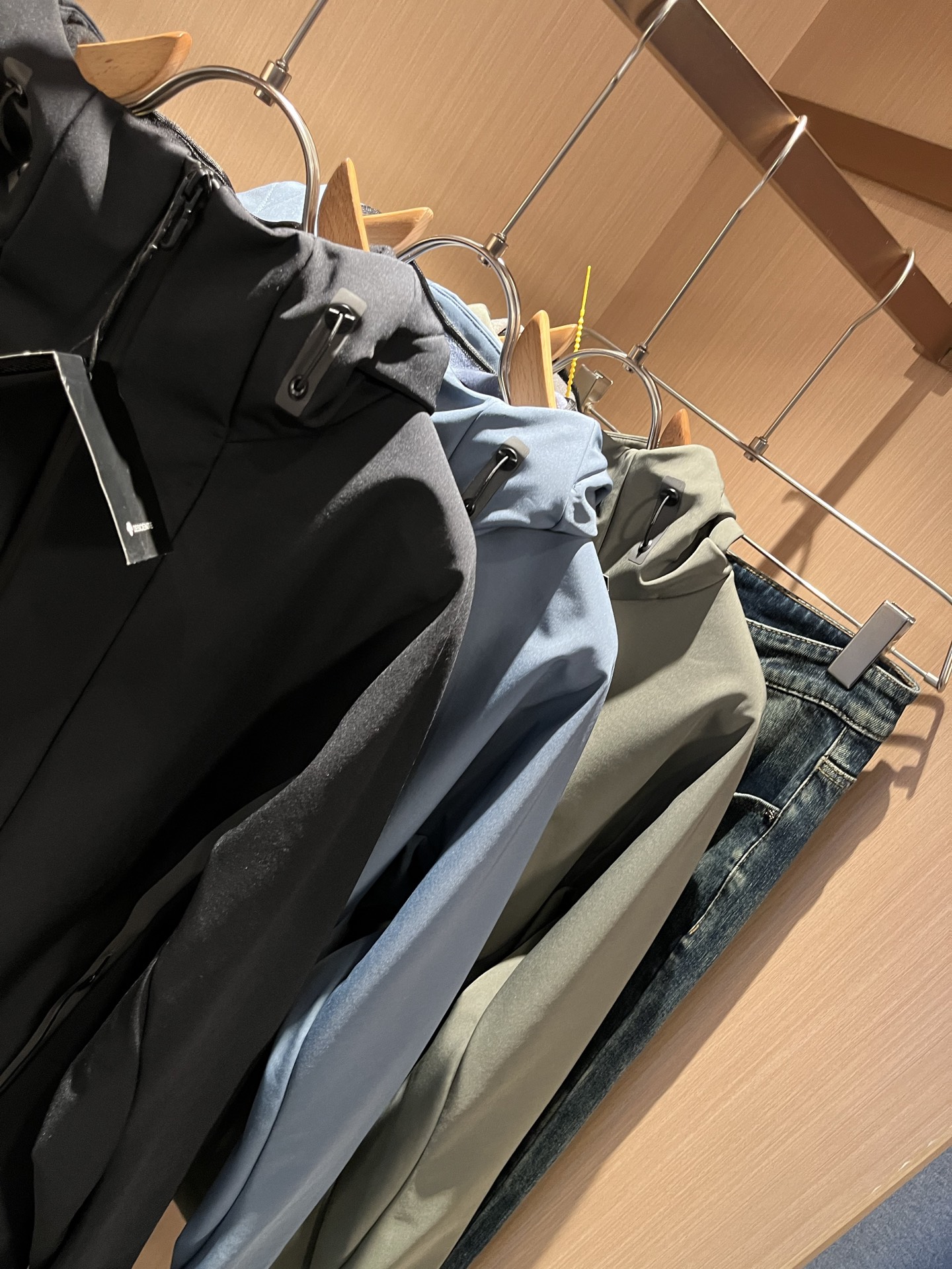 迪桑特DESCENTE 2025秋冬新款男女同款👫夹克外套，自1935年荣耀至今的专业运动品牌。80余年