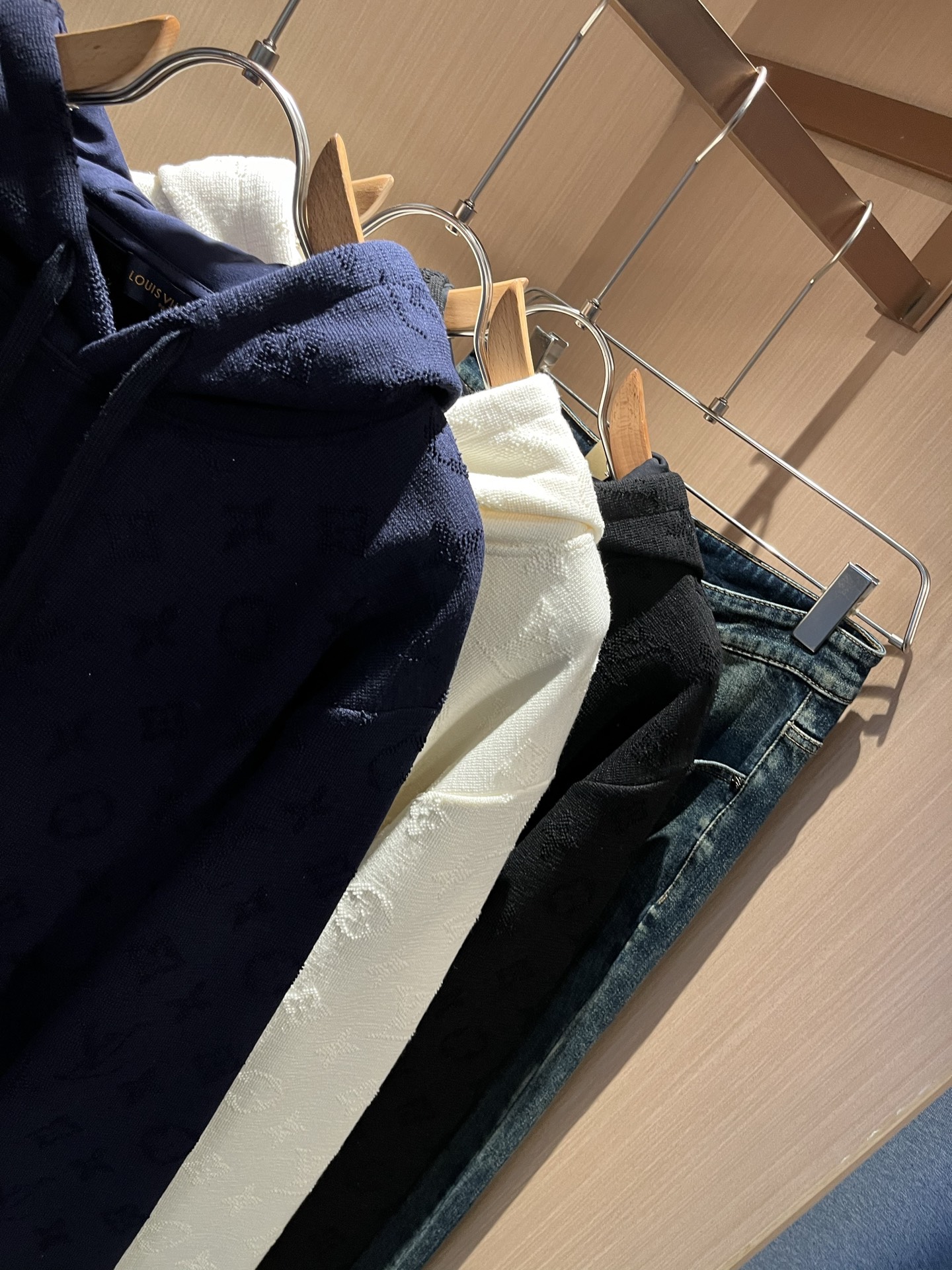 Louis Vuit*on 路易家族 2025秋冬新款Monogram系列！男女同款👫卫衣！路易家族的新