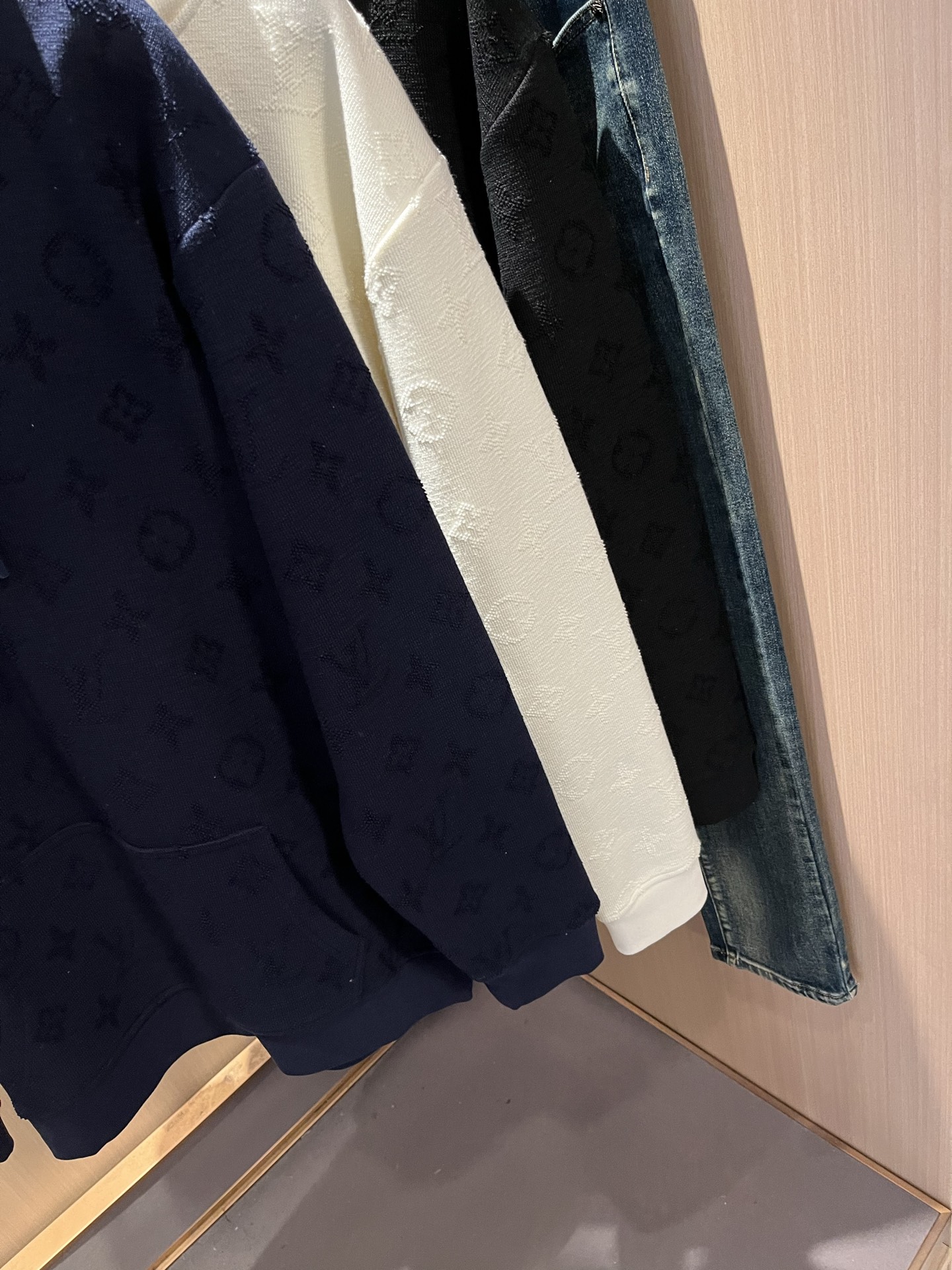 Louis Vuit*on 路易家族 2025秋冬新款Monogram系列！男女同款👫卫衣！路易家族的新