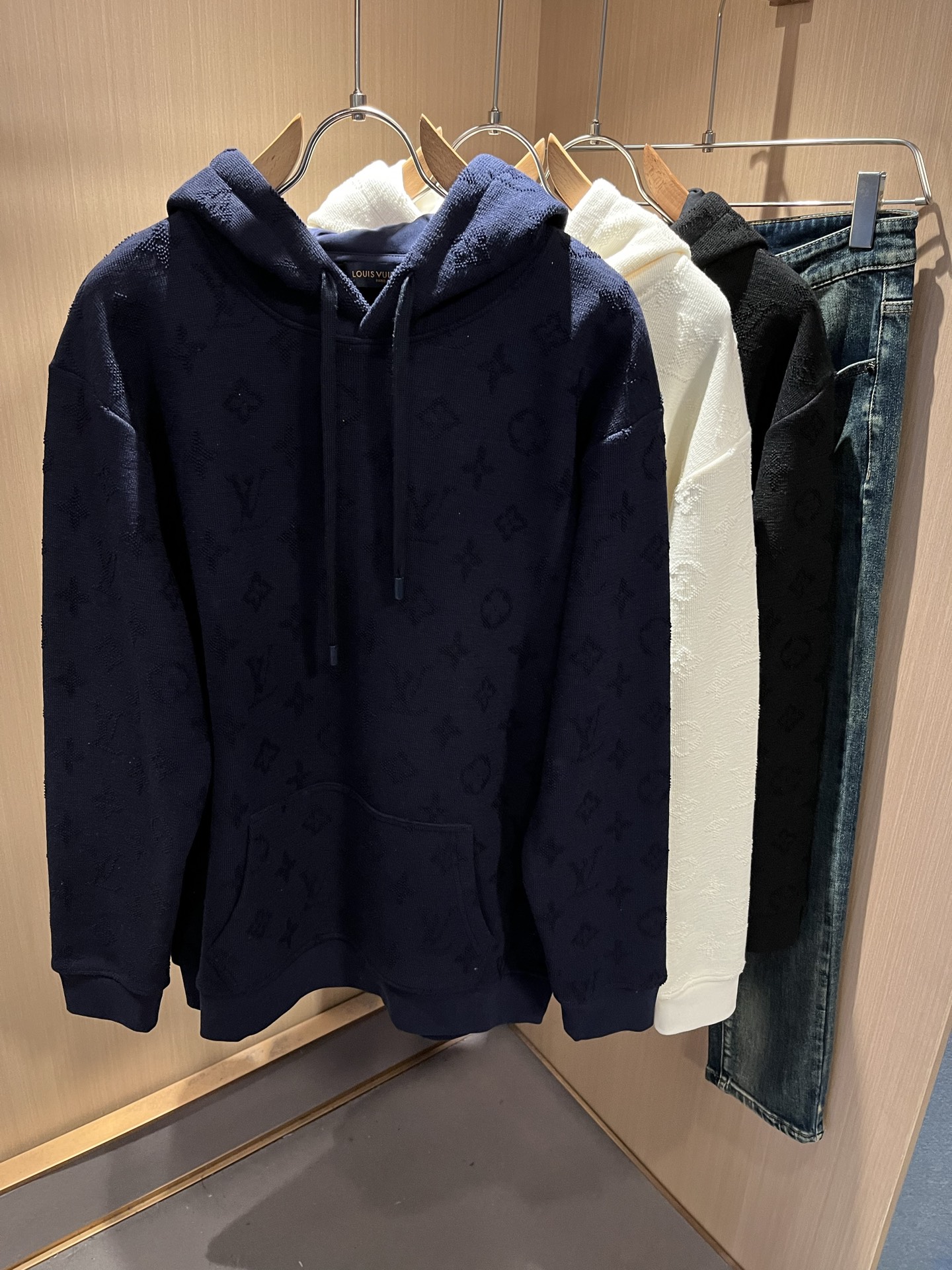 Louis Vuit*on 路易家族 2025秋冬新款Monogram系列！男女同款👫卫衣！路易家族的新