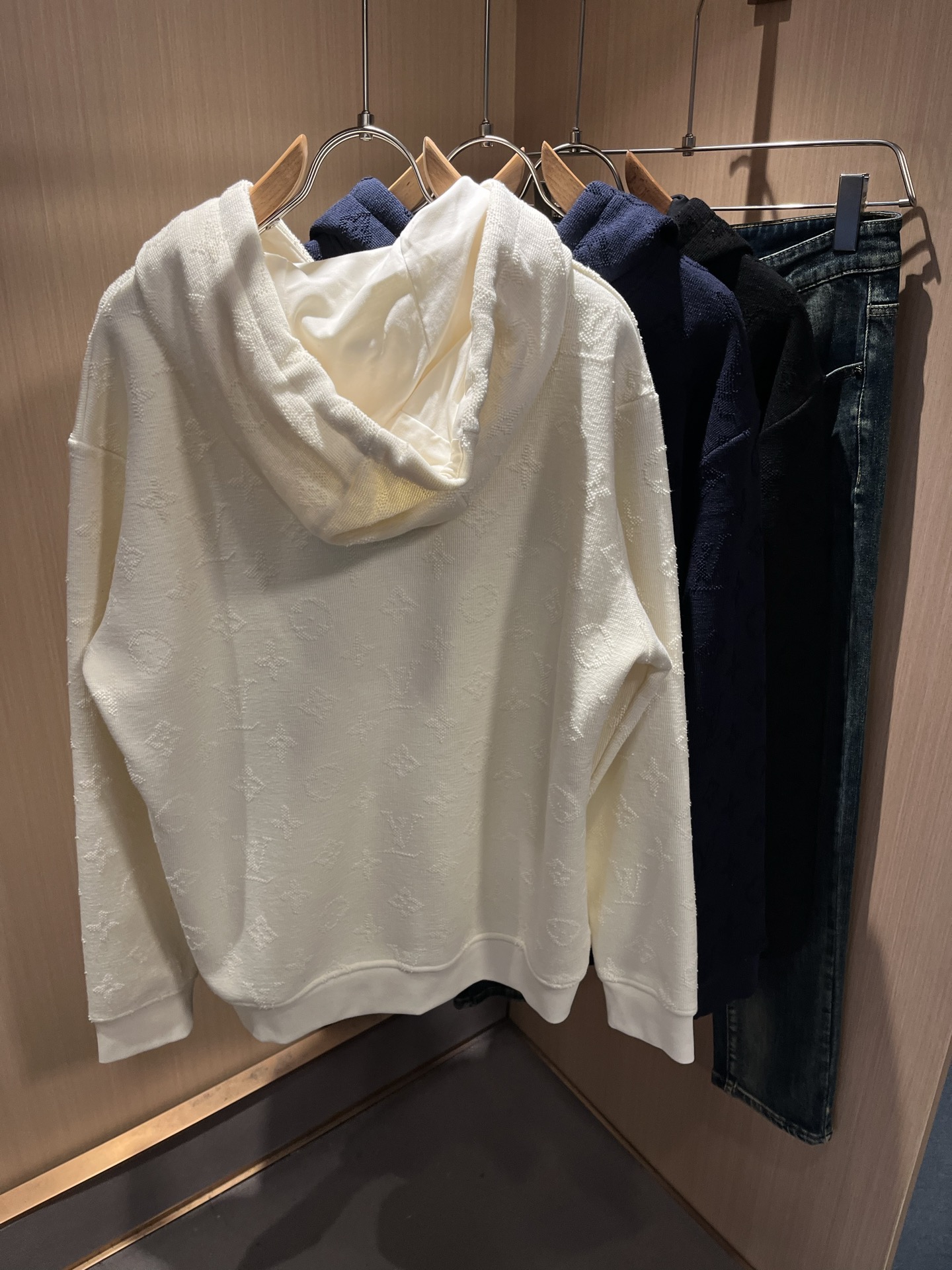 Louis Vuit*on 路易家族 2025秋冬新款Monogram系列！男女同款👫卫衣！路易家族的新