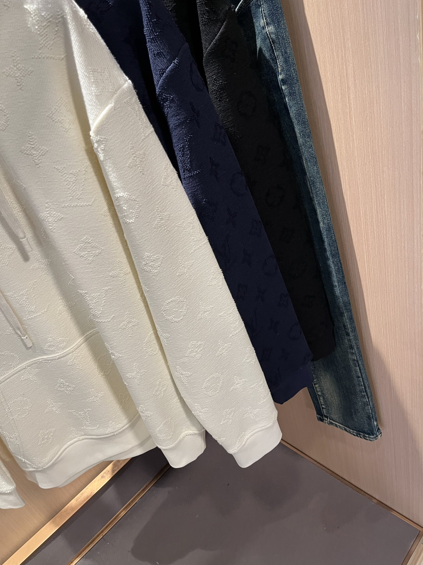 Louis Vuit*on 路易家族 2025秋冬新款Monogram系列！男女同款👫卫衣！路易家族的新