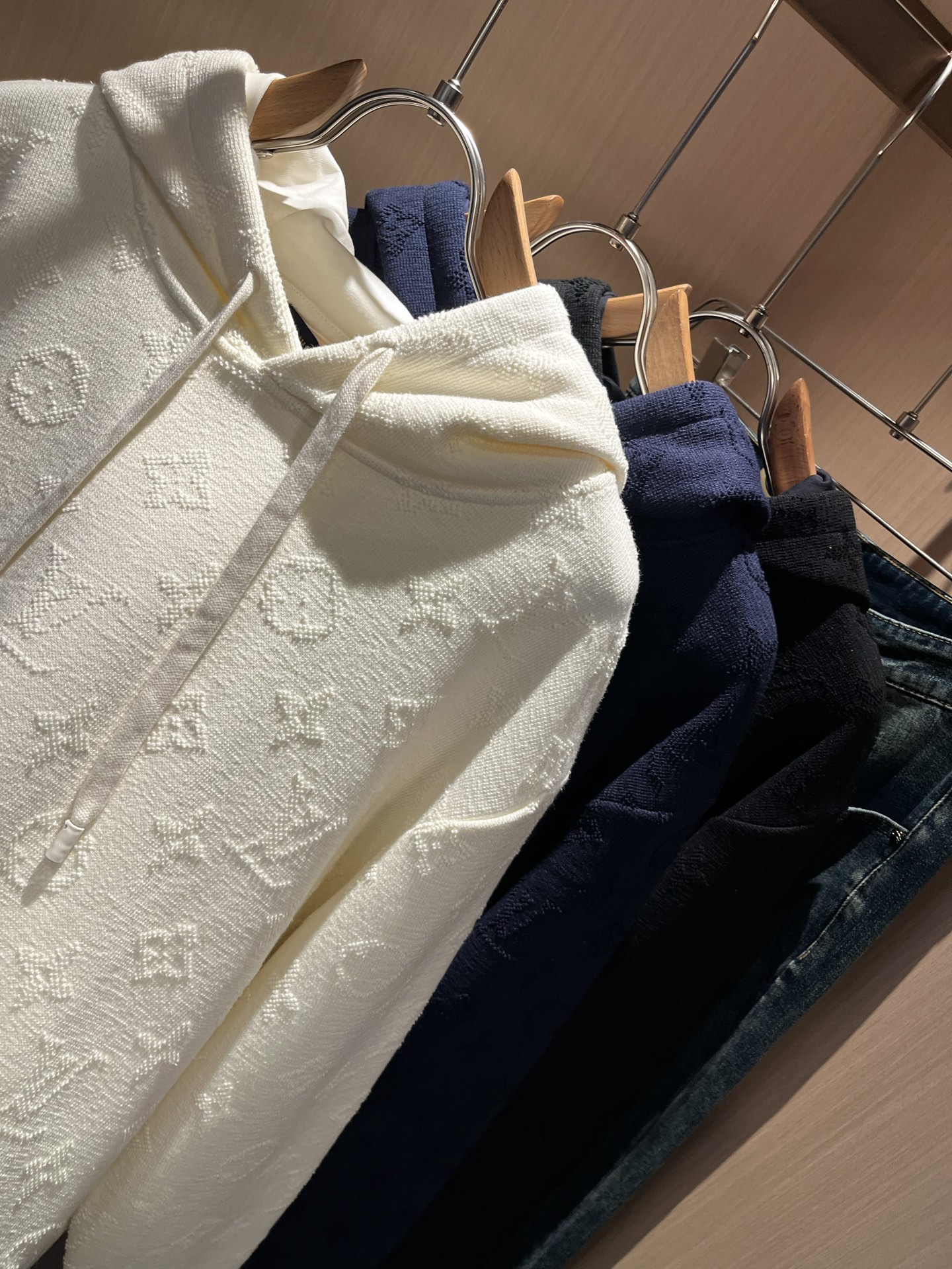 Louis Vuit*on 路易家族 2025秋冬新款Monogram系列！男女同款👫卫衣！路易家族的新