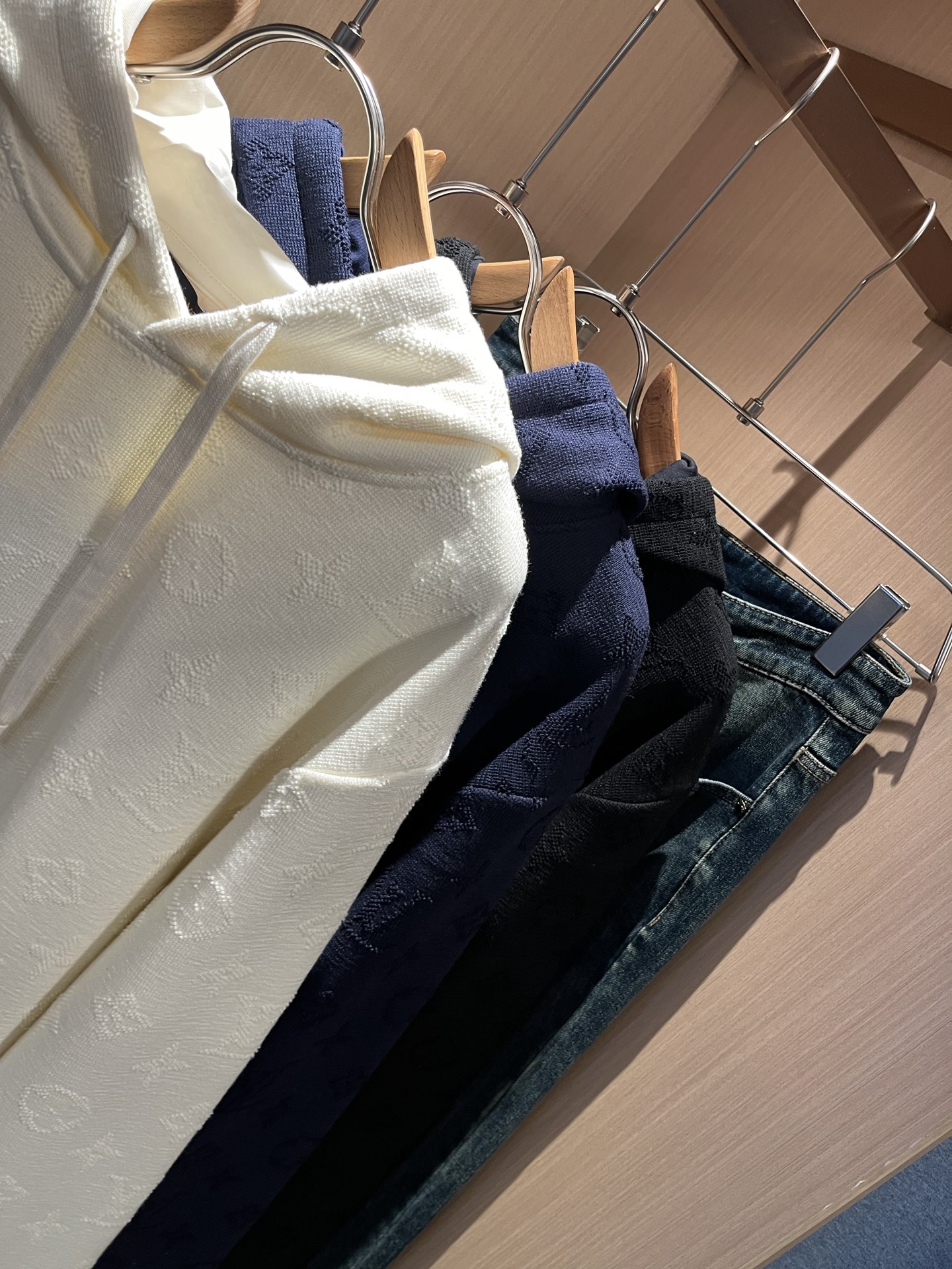 Louis Vuit*on 路易家族 2025秋冬新款Monogram系列！男女同款👫卫衣！路易家族的新