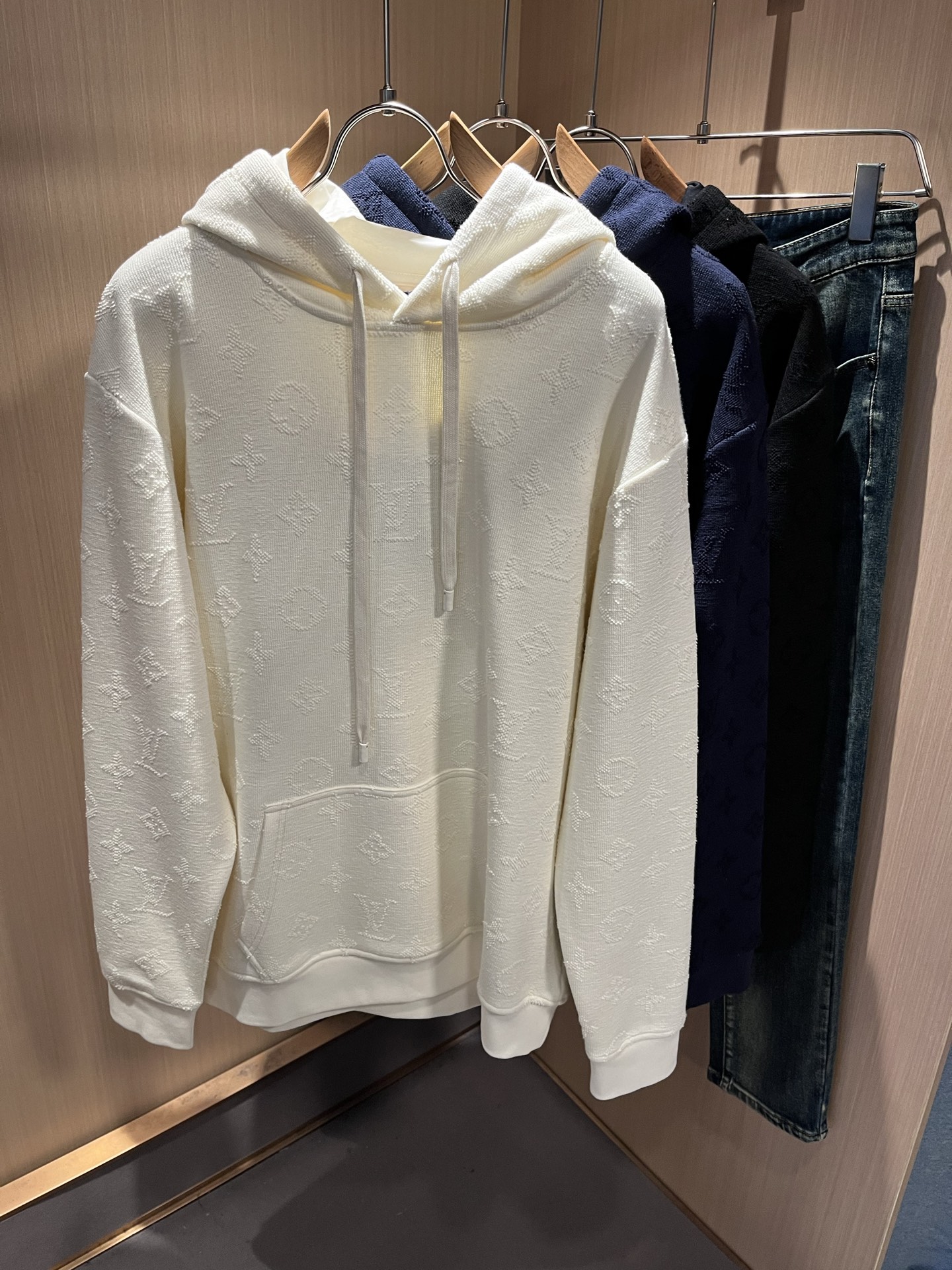 Louis Vuit*on 路易家族 2025秋冬新款Monogram系列！男女同款👫卫衣！路易家族的新